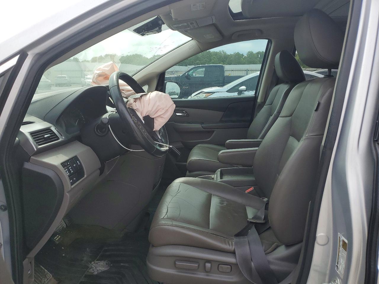 2014 Honda Odyssey Touring Silver vin: 5FNRL5H98EB135413
