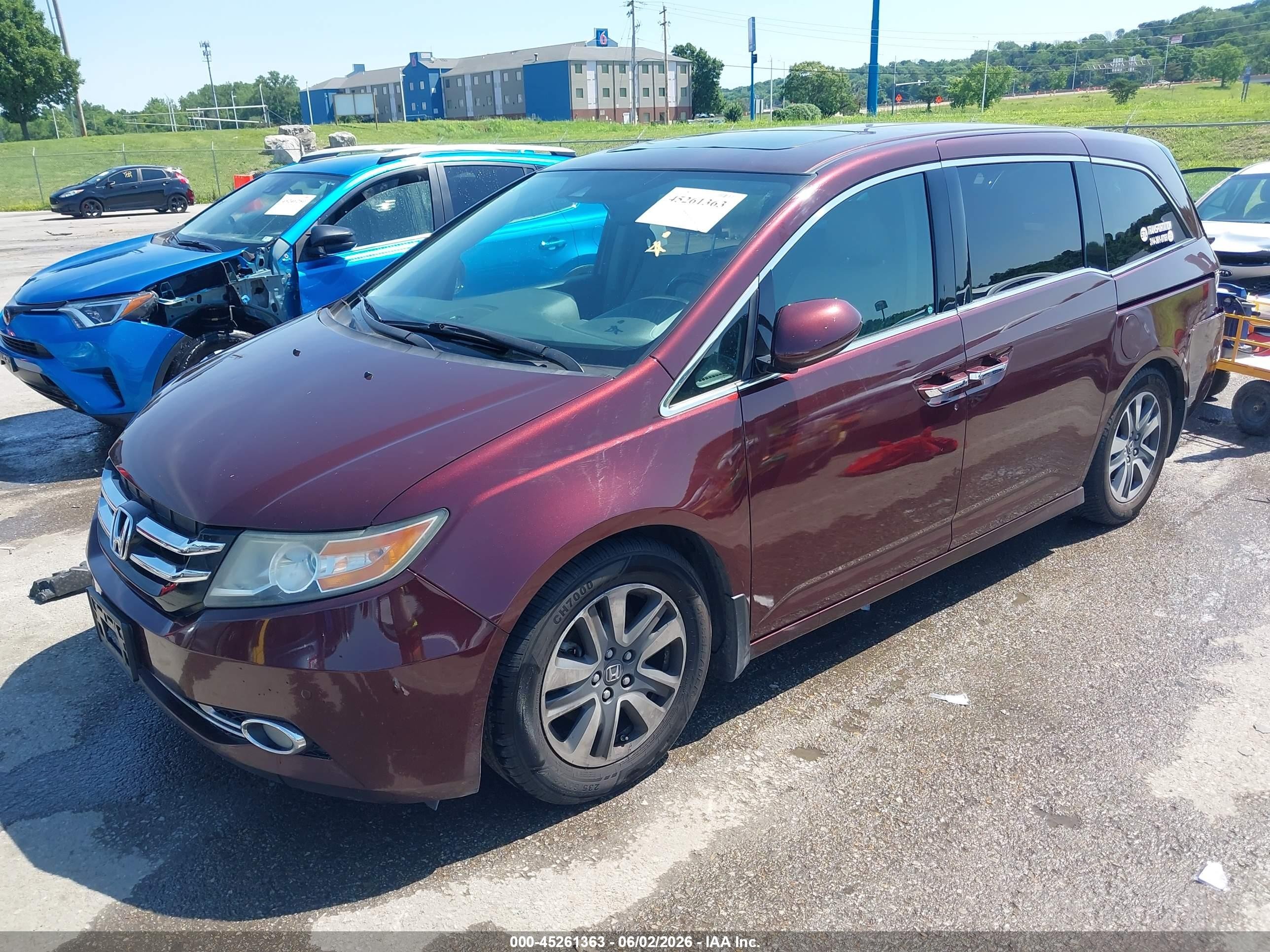 2015 Honda Odyssey Touring/touring Elite Maroon vin: 5FNRL5H98FB015922