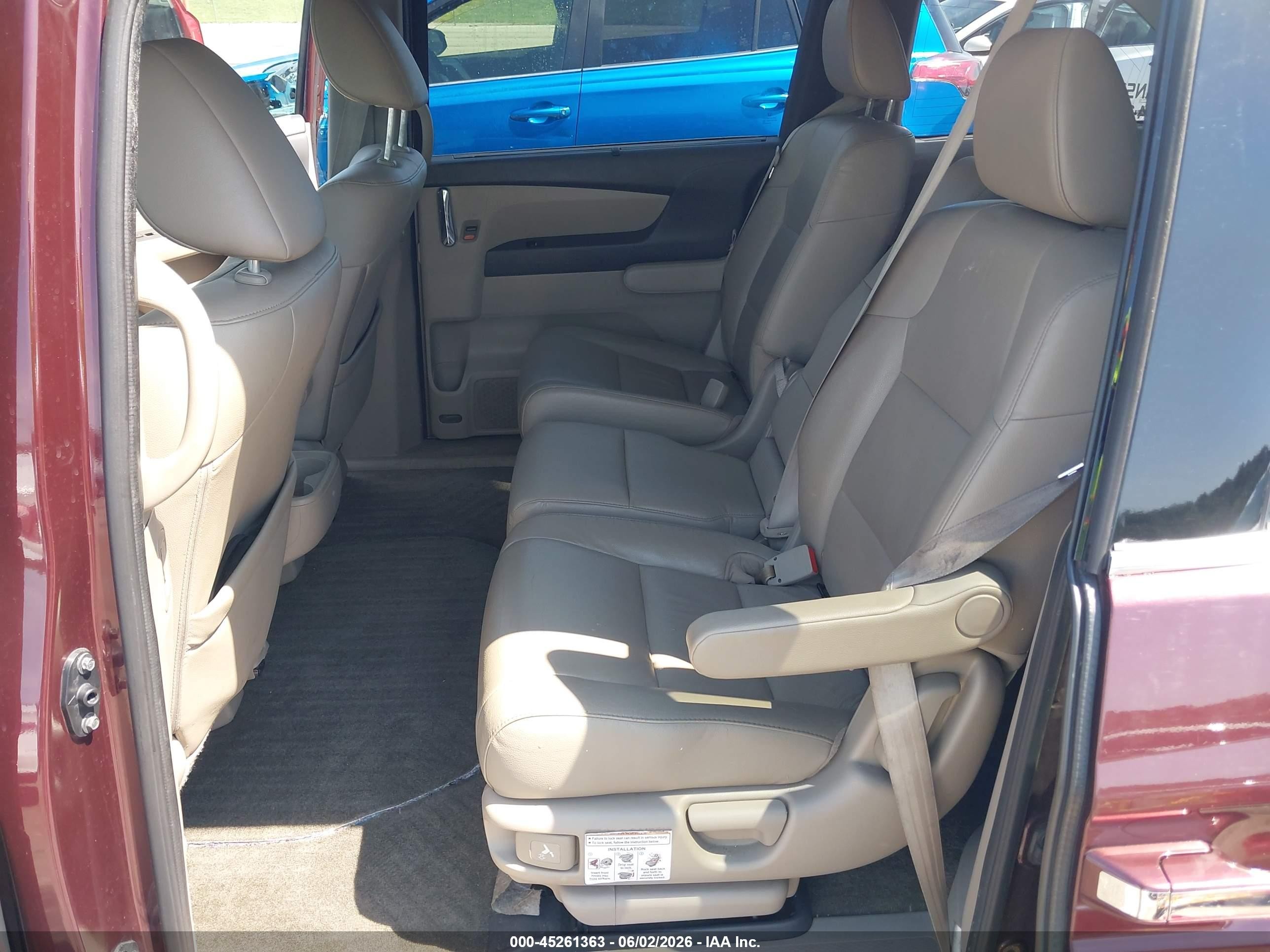 2015 Honda Odyssey Touring/touring Elite Maroon vin: 5FNRL5H98FB015922