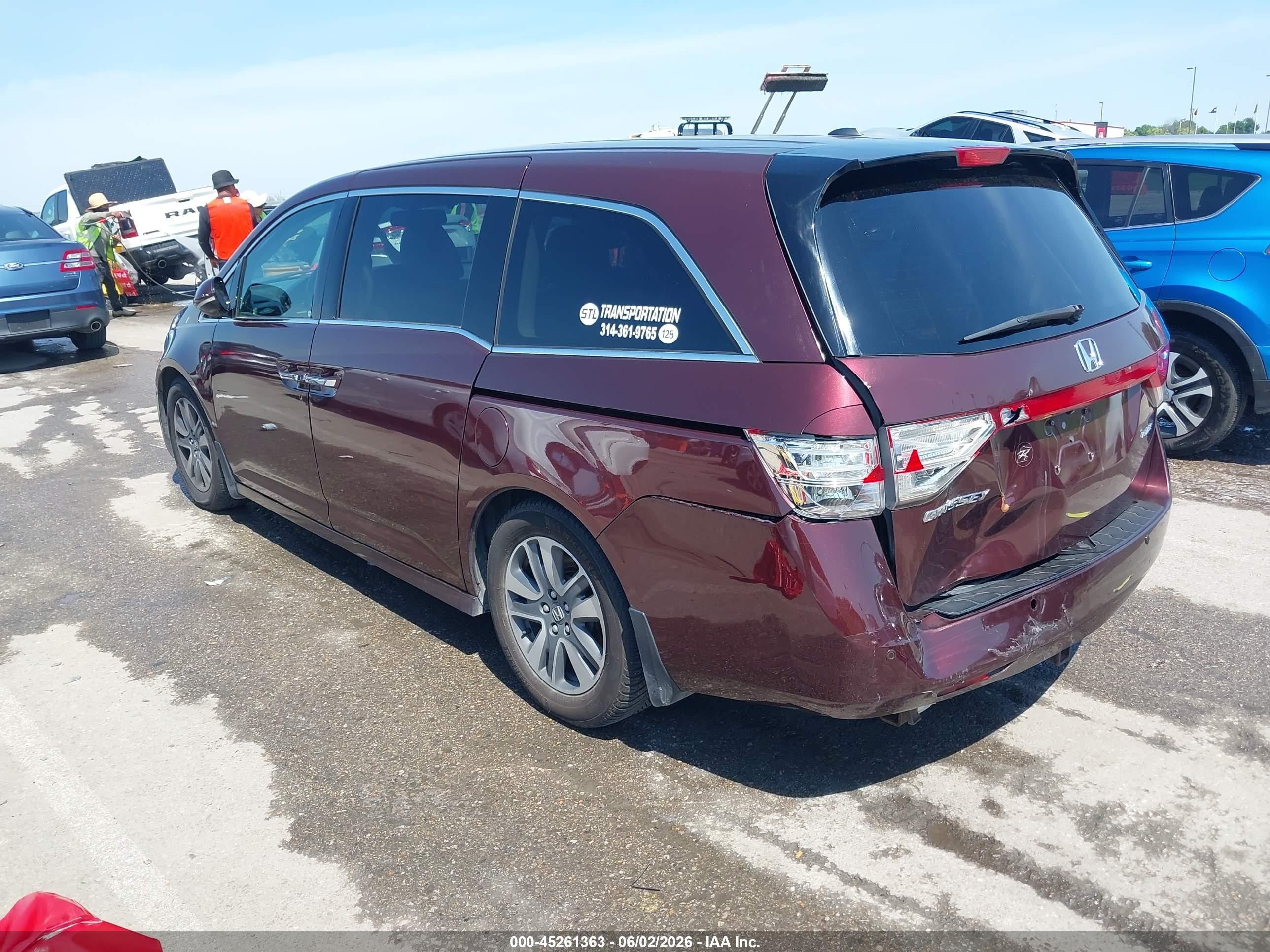 2015 Honda Odyssey Touring/touring Elite Maroon vin: 5FNRL5H98FB015922