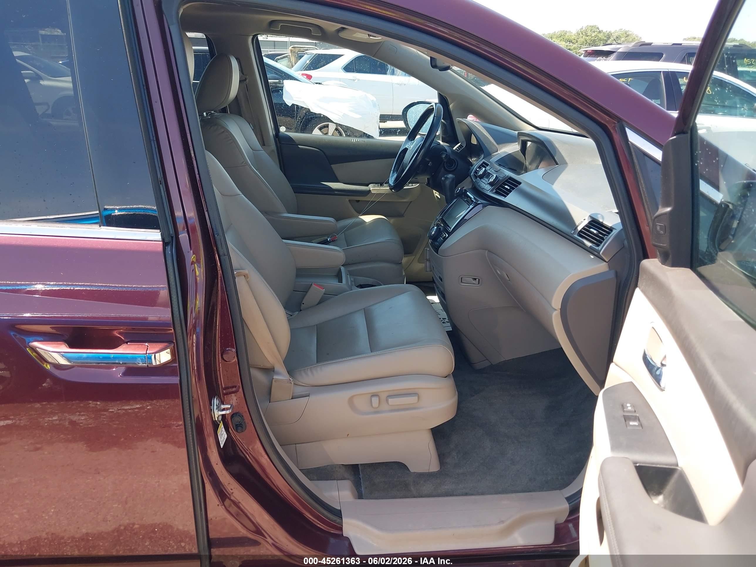 2015 Honda Odyssey Touring/touring Elite Maroon vin: 5FNRL5H98FB015922
