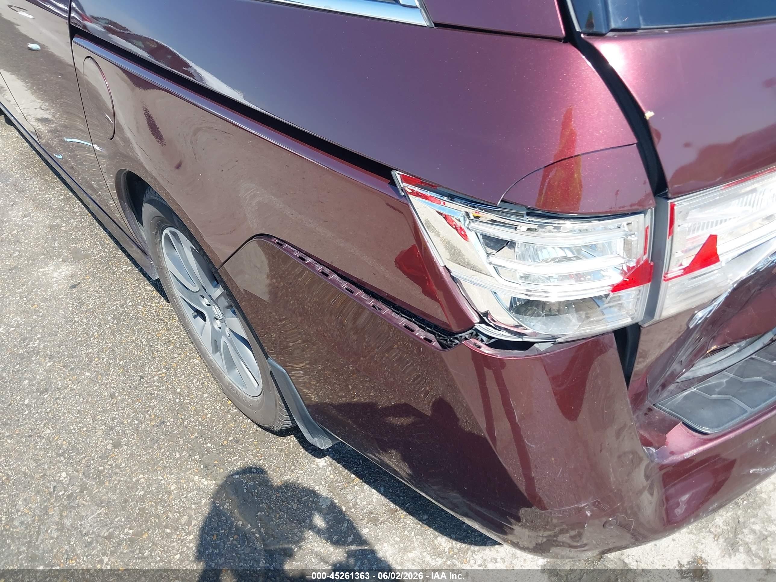 2015 Honda Odyssey Touring/touring Elite Maroon vin: 5FNRL5H98FB015922