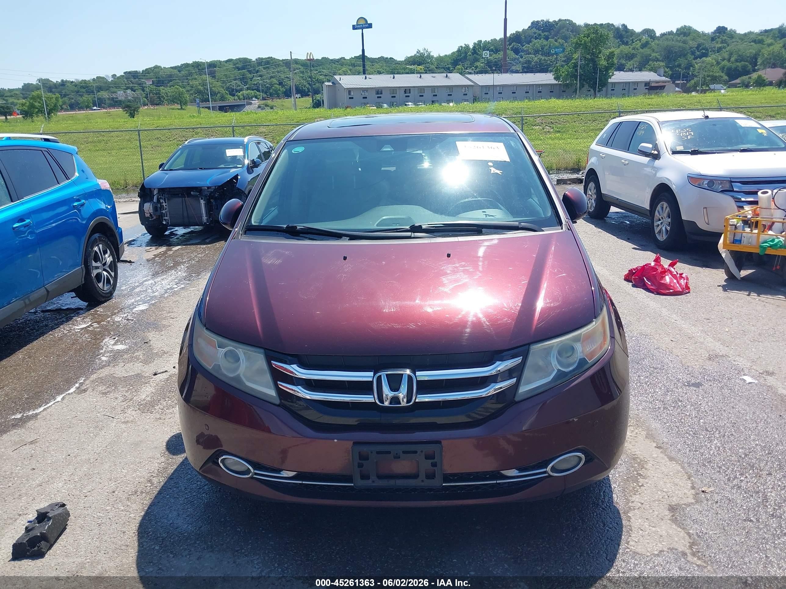 2015 Honda Odyssey Touring/touring Elite Maroon vin: 5FNRL5H98FB015922
