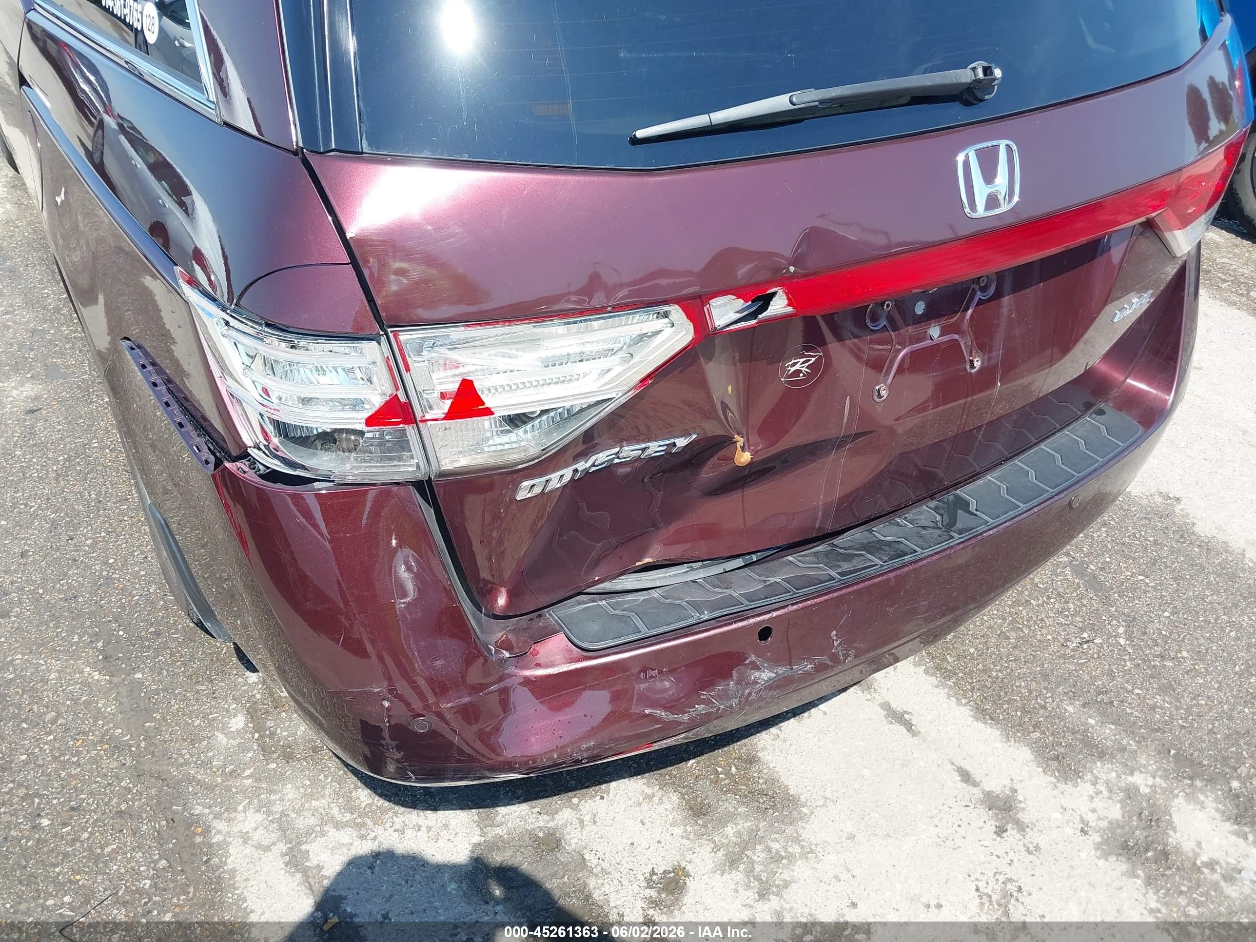 2015 Honda Odyssey Touring/touring Elite Maroon vin: 5FNRL5H98FB015922