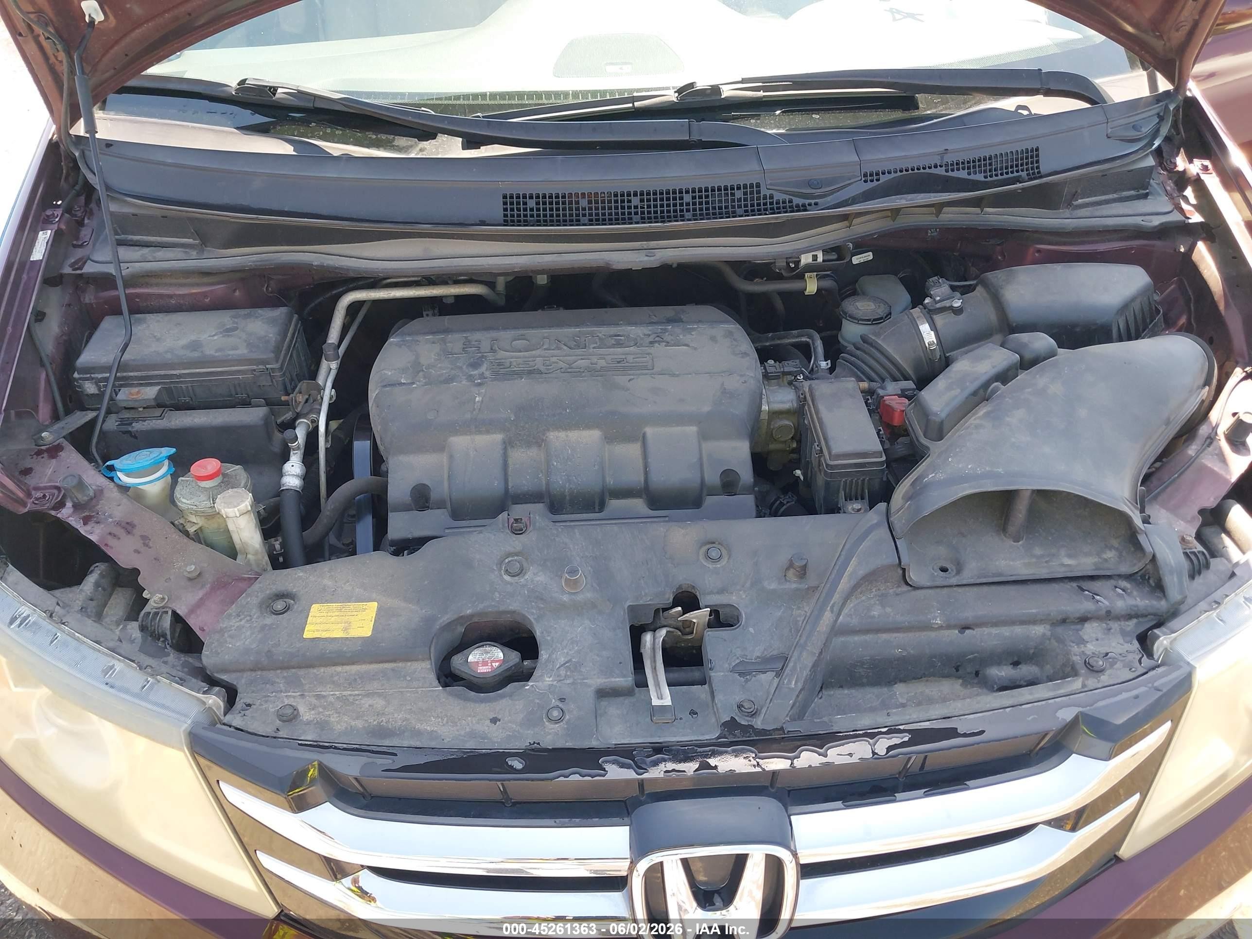 2015 Honda Odyssey Touring/touring Elite Maroon vin: 5FNRL5H98FB015922