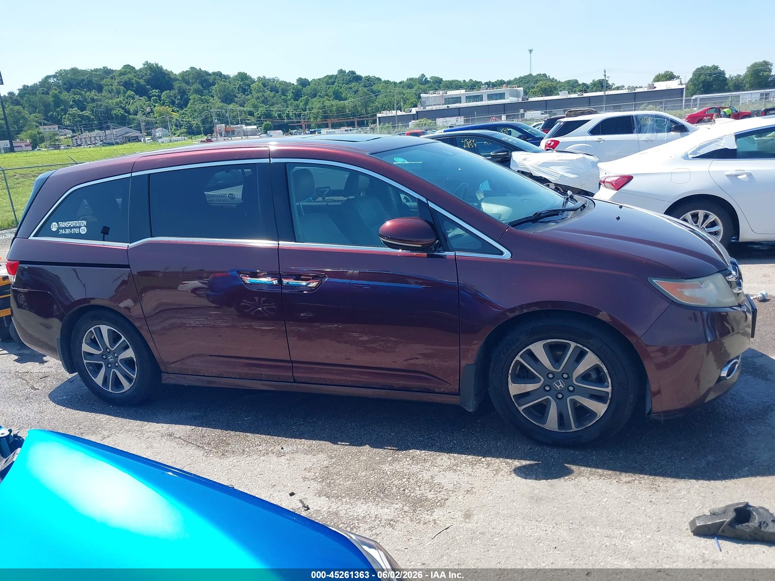 2015 Honda Odyssey Touring/touring Elite Maroon vin: 5FNRL5H98FB015922