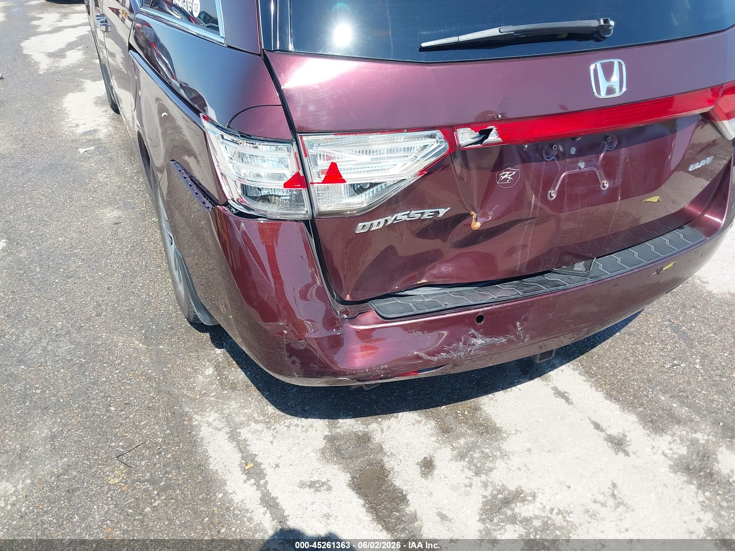 2015 Honda Odyssey Touring/touring Elite Maroon vin: 5FNRL5H98FB015922