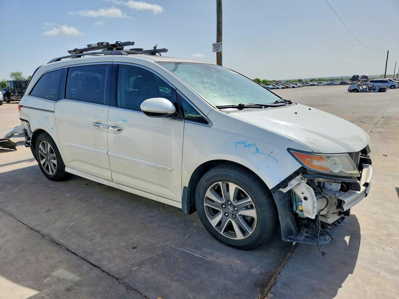2015 Honda Odyssey Touring White vin: 5FNRL5H98FB019629
