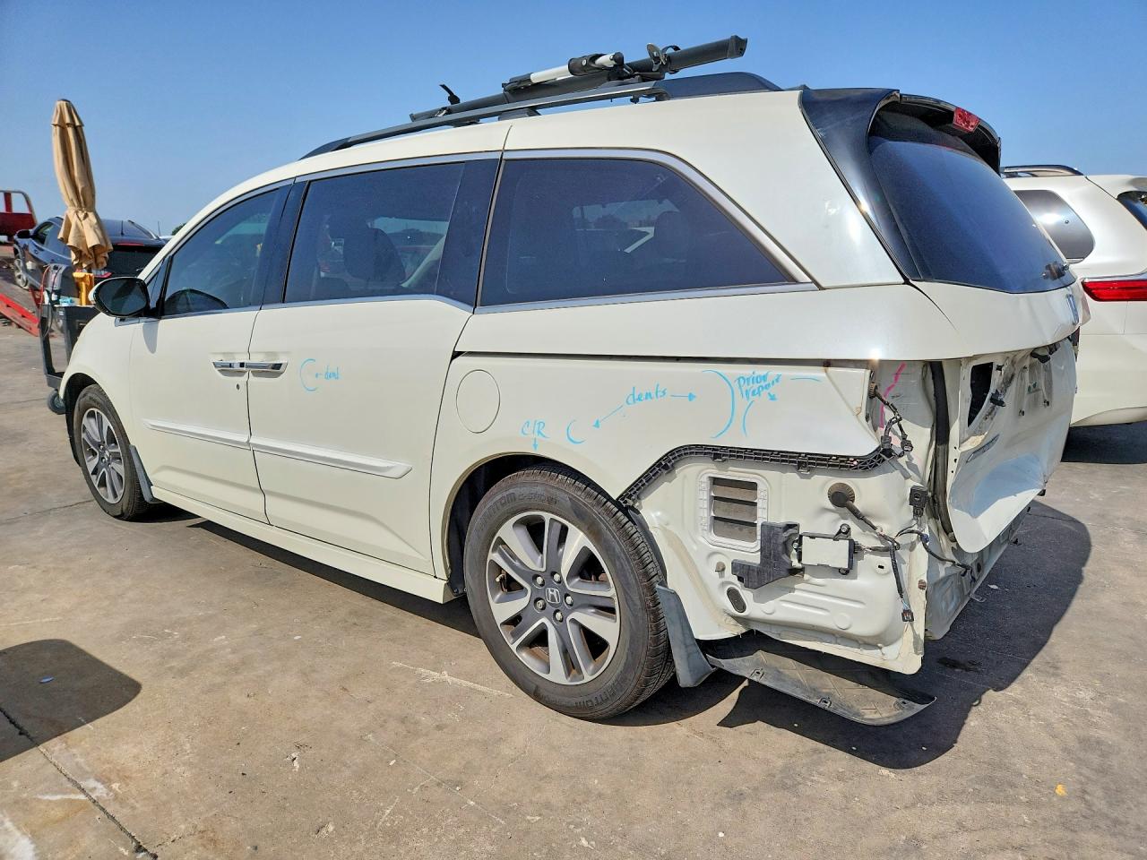 2015 Honda Odyssey Touring White vin: 5FNRL5H98FB019629