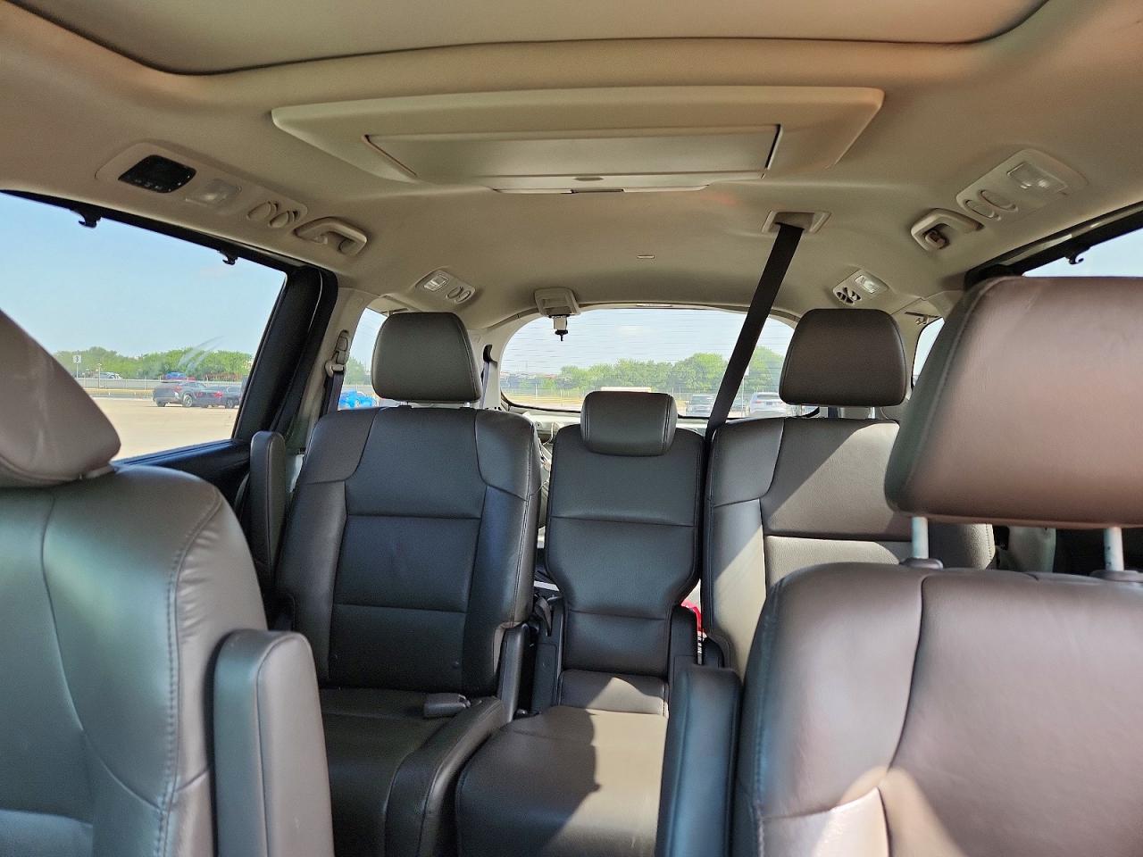 2015 Honda Odyssey Touring White vin: 5FNRL5H98FB019629