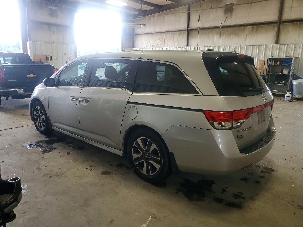2015 Honda Odyssey Touring Silver vin: 5FNRL5H98FB062321