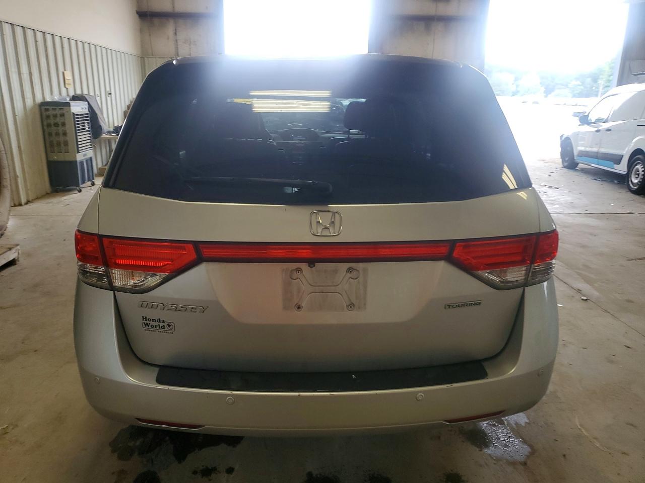 2015 Honda Odyssey Touring Silver vin: 5FNRL5H98FB062321