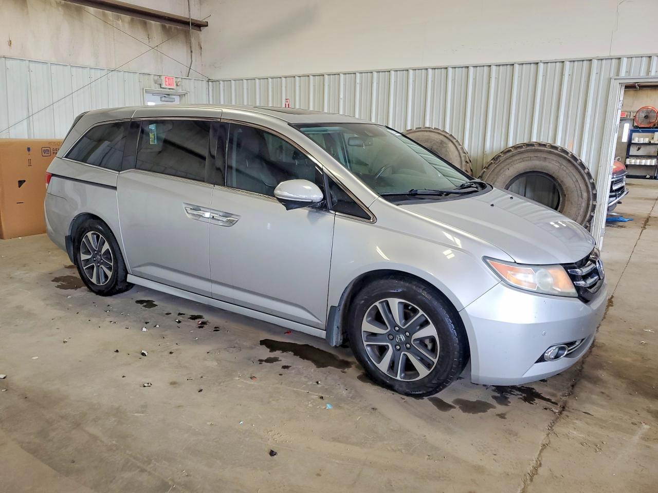2015 Honda Odyssey Touring Silver vin: 5FNRL5H98FB062321