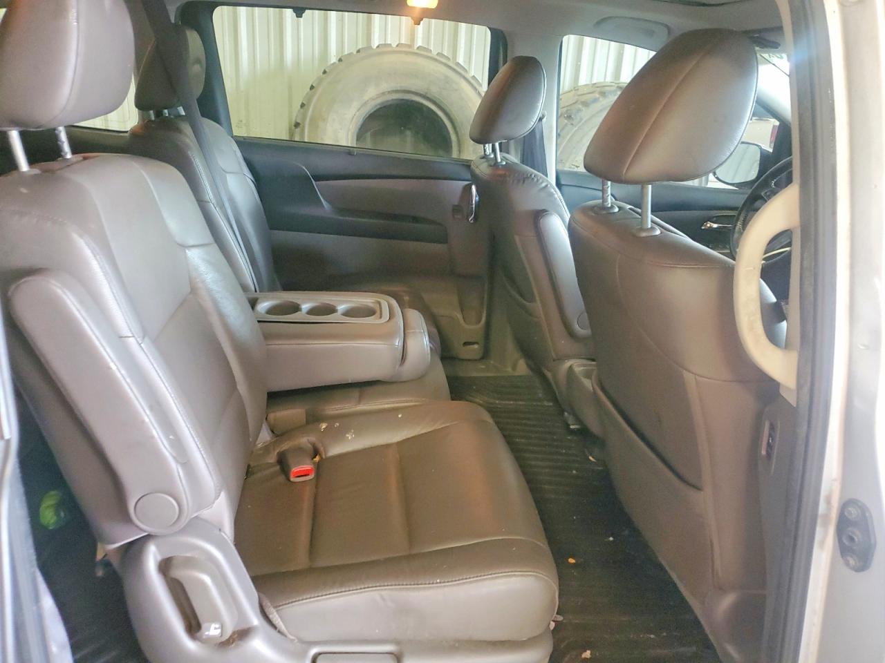 2015 Honda Odyssey Touring Silver vin: 5FNRL5H98FB062321