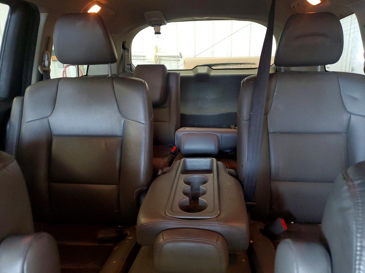 2015 Honda Odyssey Touring Silver vin: 5FNRL5H98FB062321
