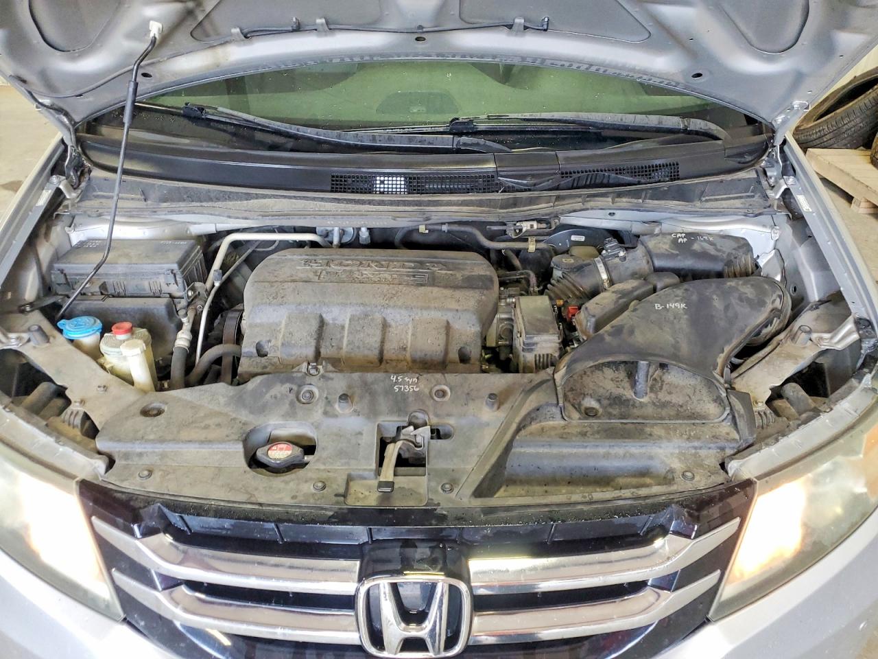 2015 Honda Odyssey Touring Silver vin: 5FNRL5H98FB062321