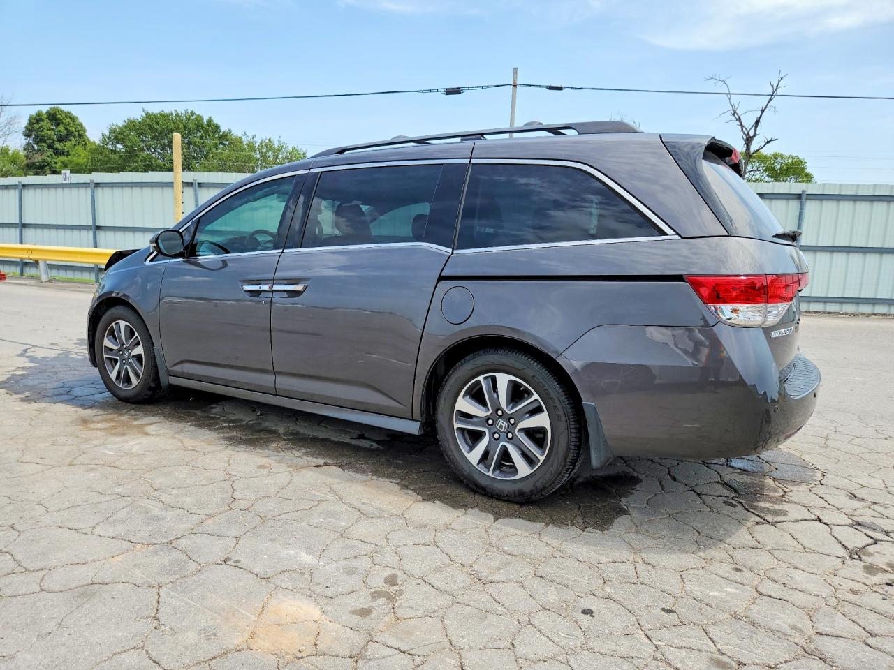 2015 Honda Odyssey Touring Gray vin: 5FNRL5H98FB064019