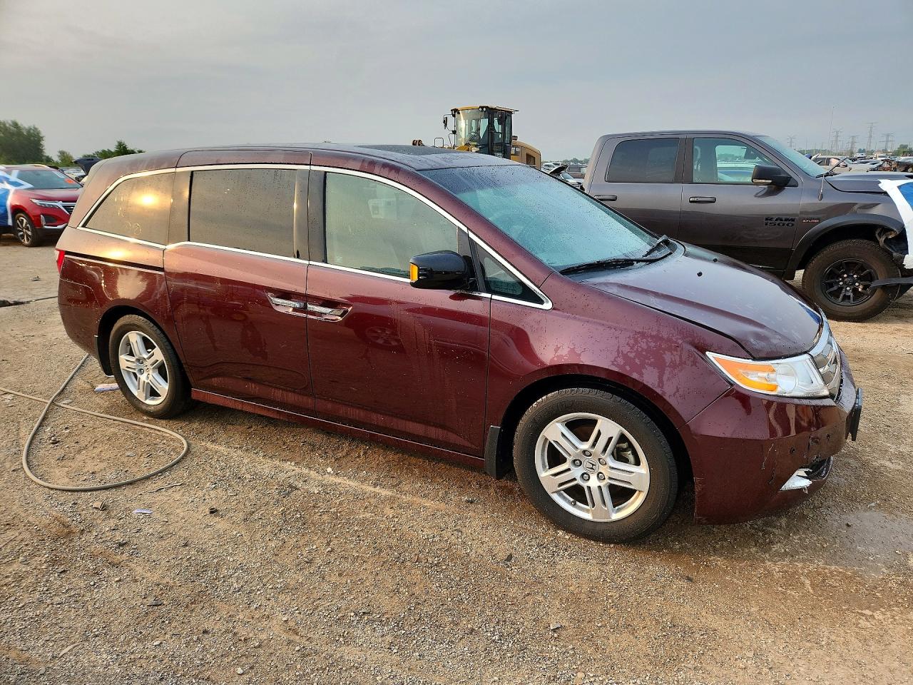 2011 Honda Odyssey Touring Темно-бордовый vin: 5FNRL5H99BB013414
