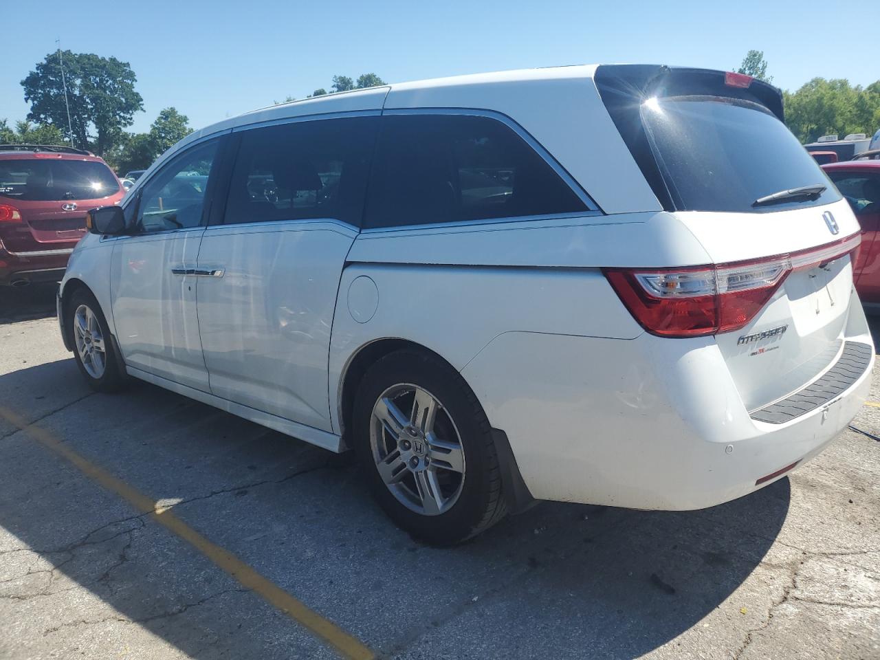 2011 Honda Odyssey Touring White vin: 5FNRL5H99BB014109