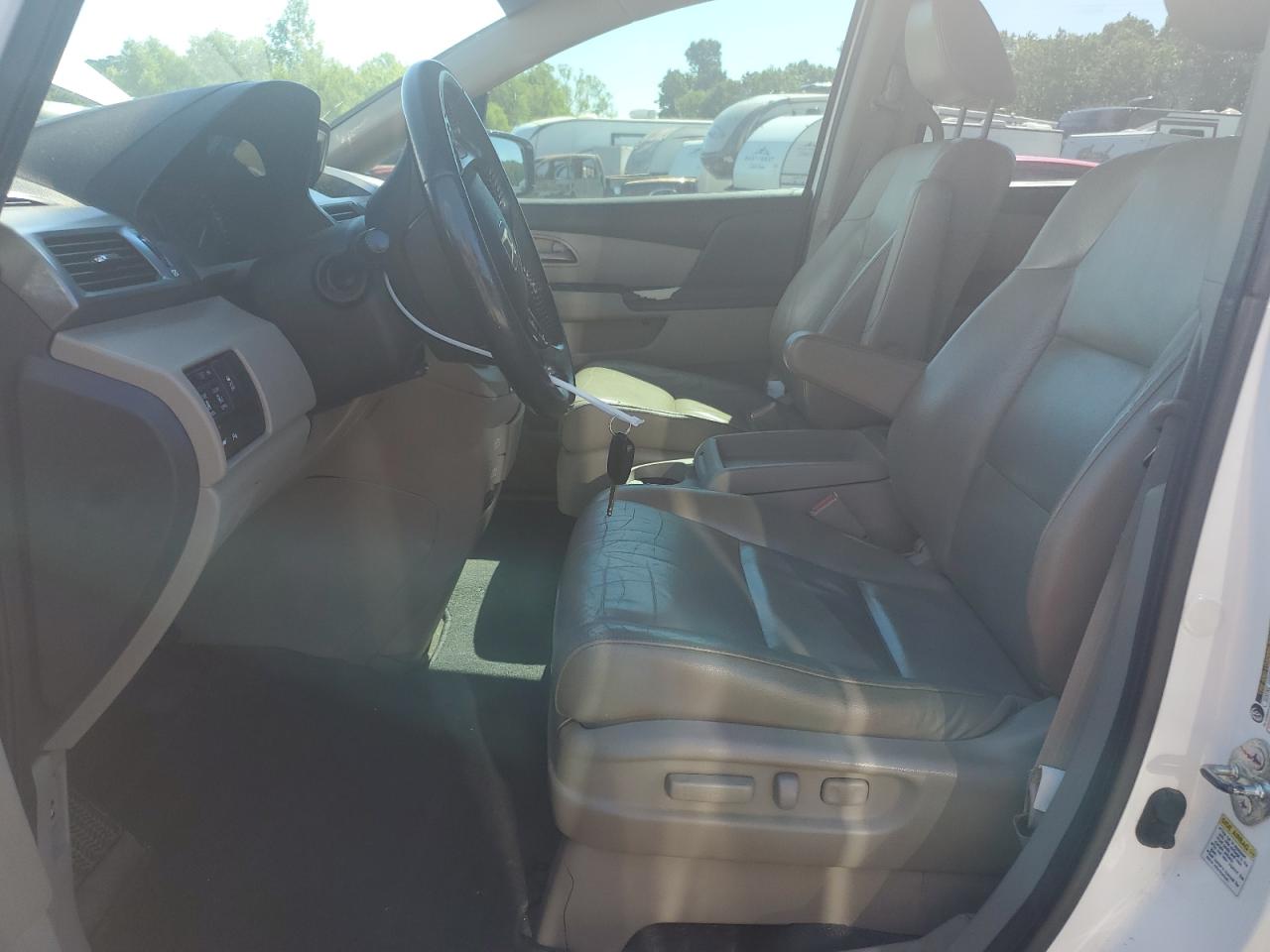 2011 Honda Odyssey Touring White vin: 5FNRL5H99BB014109