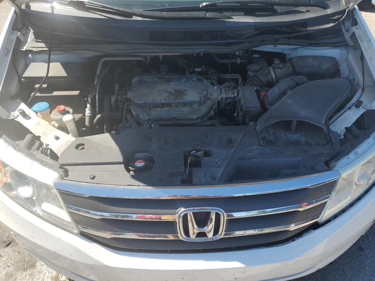 2011 Honda Odyssey Touring White vin: 5FNRL5H99BB014109