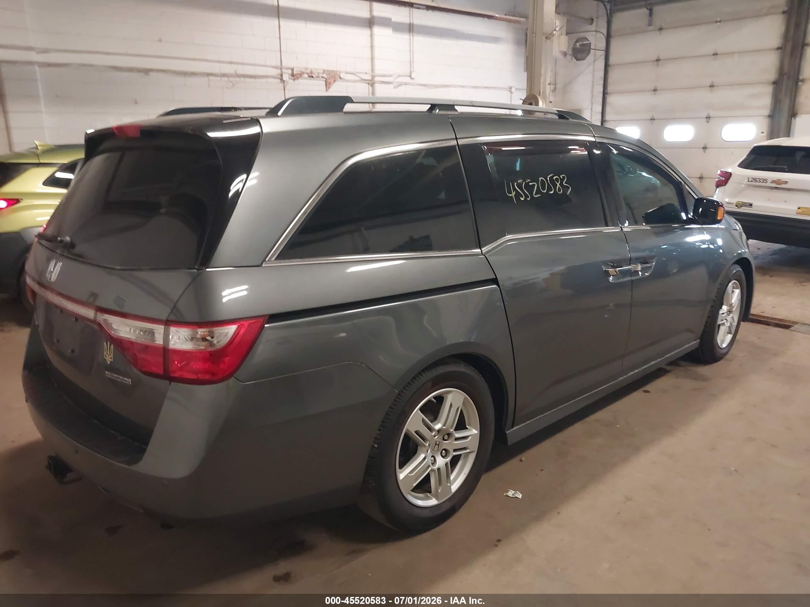 2011 Honda Odyssey Touring/touring Elite Gray vin: 5FNRL5H99BB041648