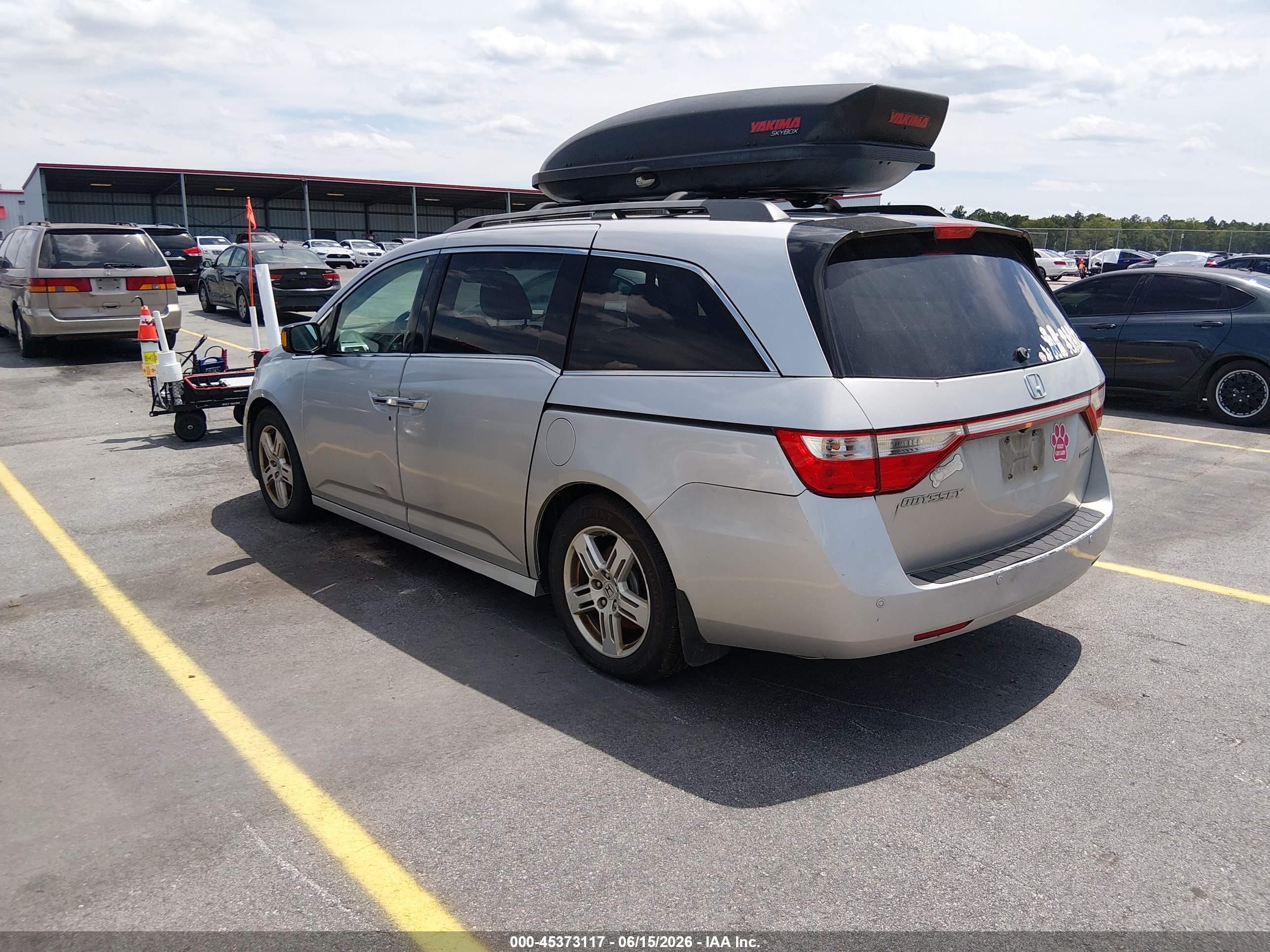 2011 Honda Odyssey Touring/touring Elite Silver vin: 5FNRL5H99BB072804