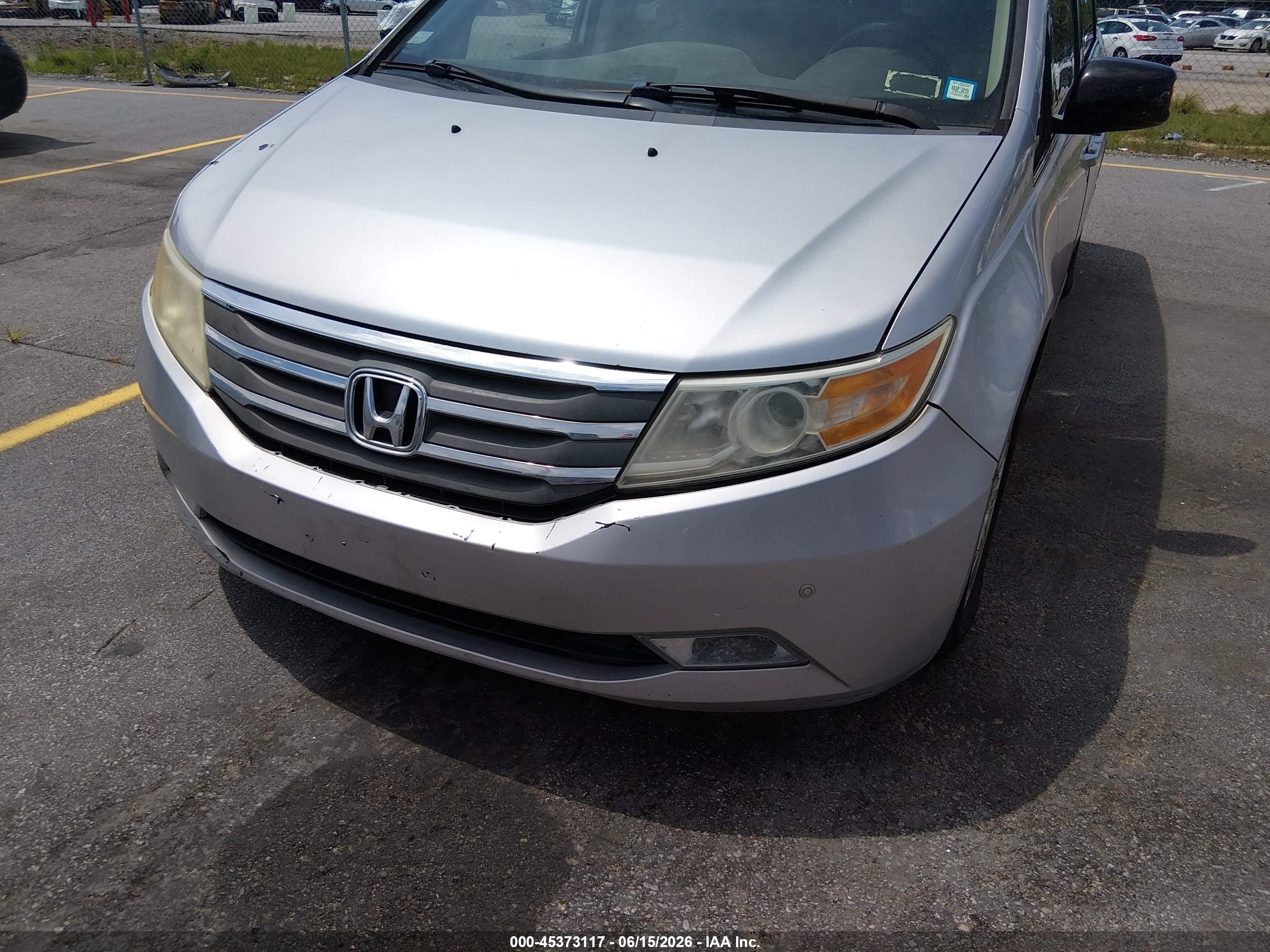 2011 Honda Odyssey Touring/touring Elite Silver vin: 5FNRL5H99BB072804