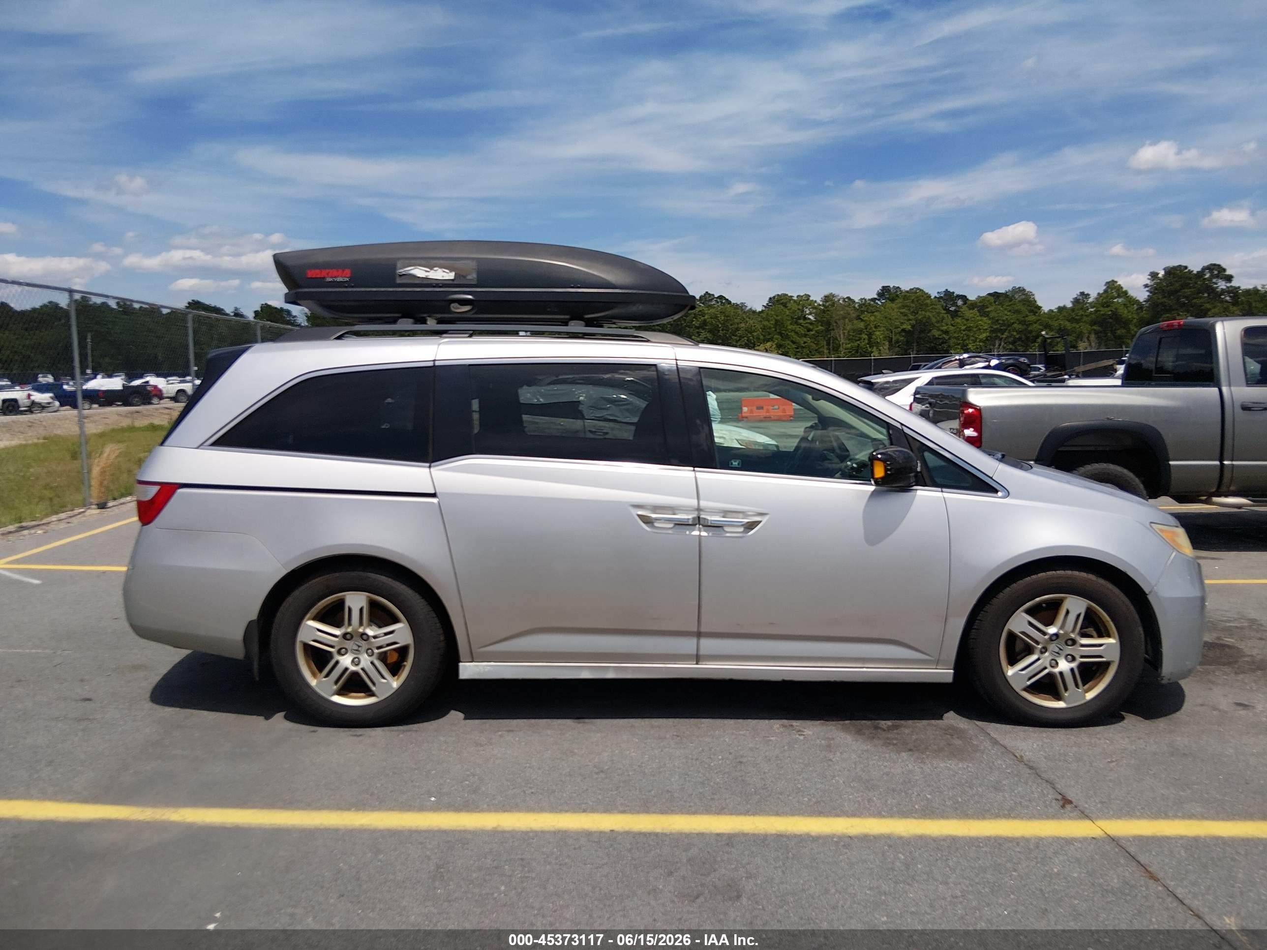 2011 Honda Odyssey Touring/touring Elite Silver vin: 5FNRL5H99BB072804