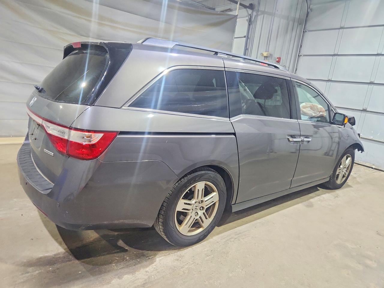 2011 Honda Odyssey Touring Gray vin: 5FNRL5H99BB089523