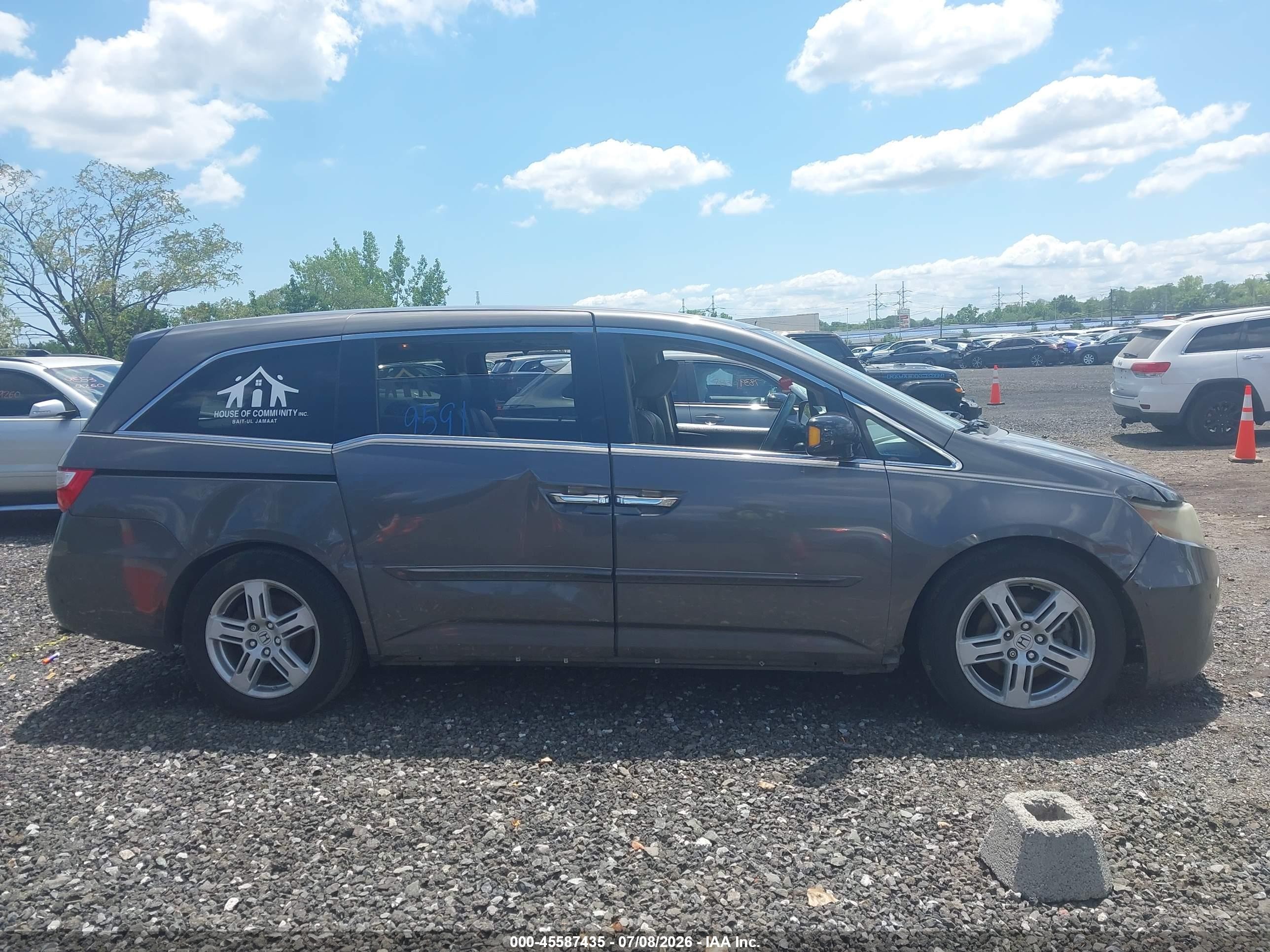 2011 Honda Odyssey Touring/touring Elite Gray vin: 5FNRL5H99BB102402
