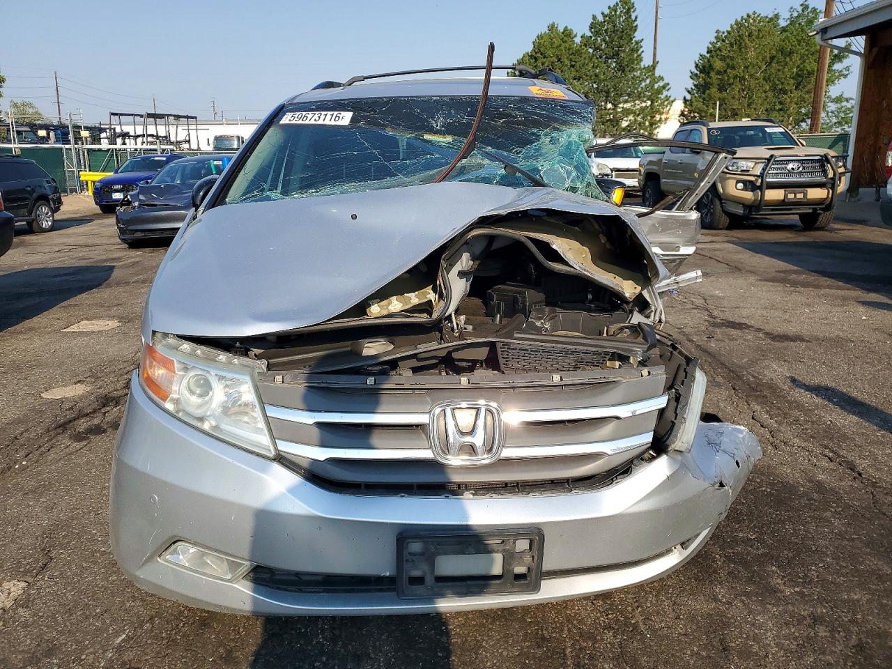 2012 Honda Odyssey Touring Silver vin: 5FNRL5H99CB008361