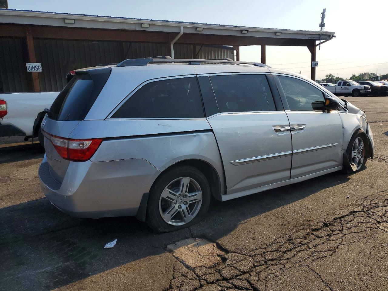 2012 Honda Odyssey Touring Silver vin: 5FNRL5H99CB008361