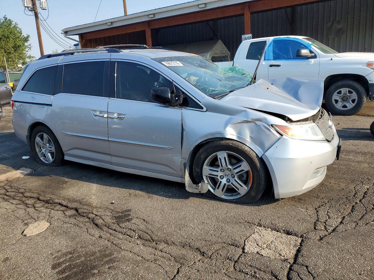 2012 Honda Odyssey Touring Silver vin: 5FNRL5H99CB008361