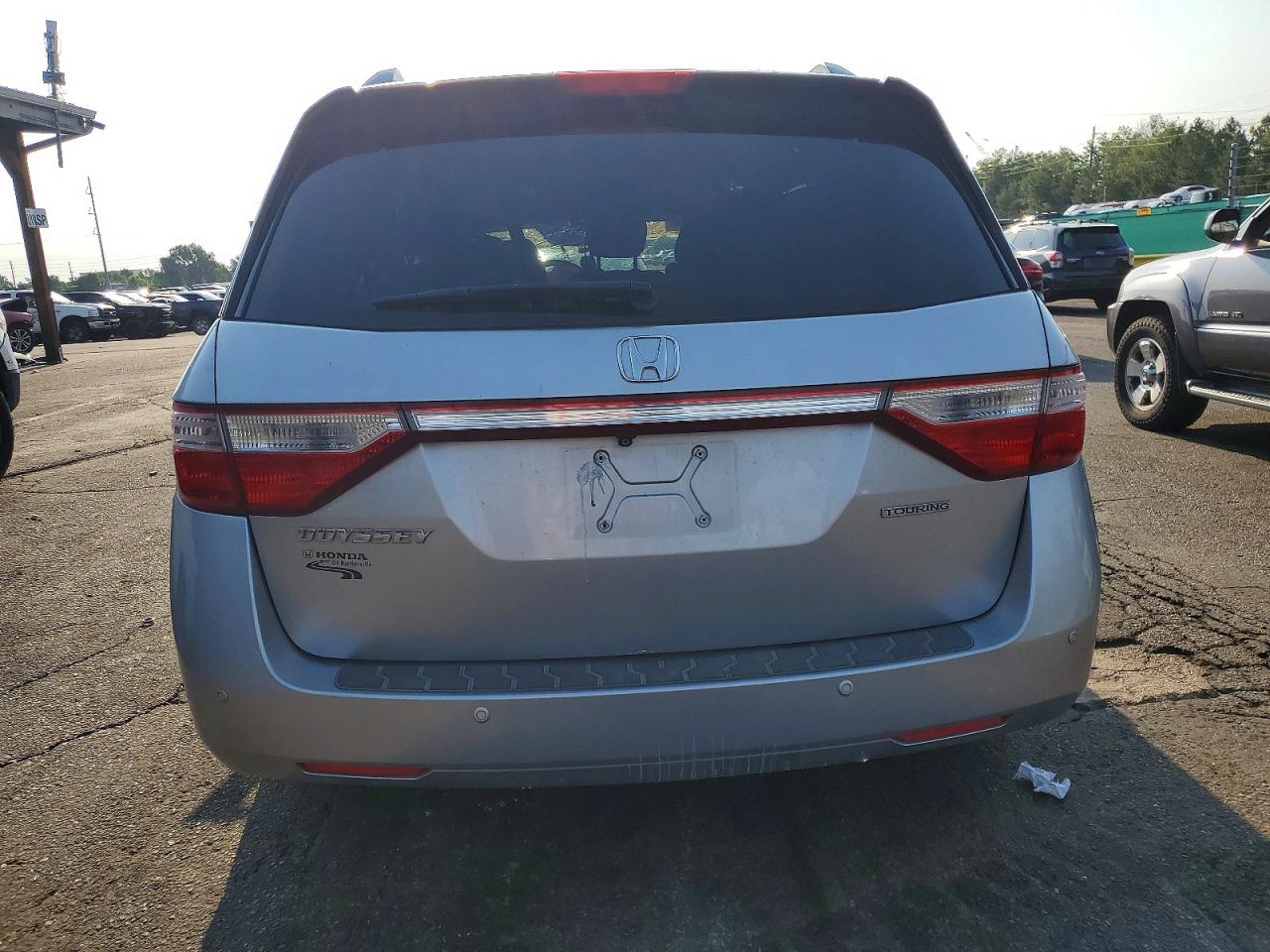2012 Honda Odyssey Touring Silver vin: 5FNRL5H99CB008361