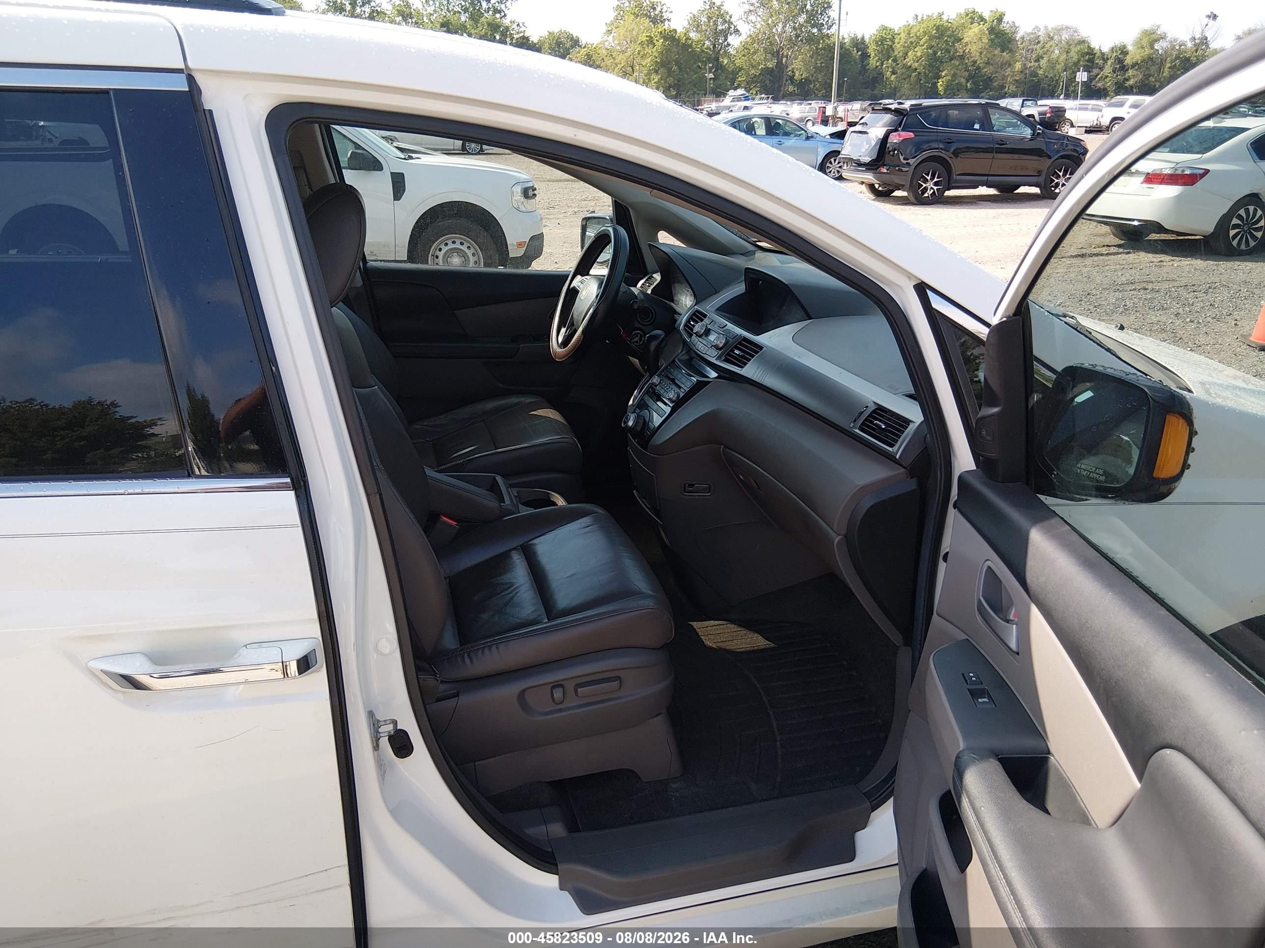 2012 Honda Odyssey Touring/touring Elite White vin: 5FNRL5H99CB034474