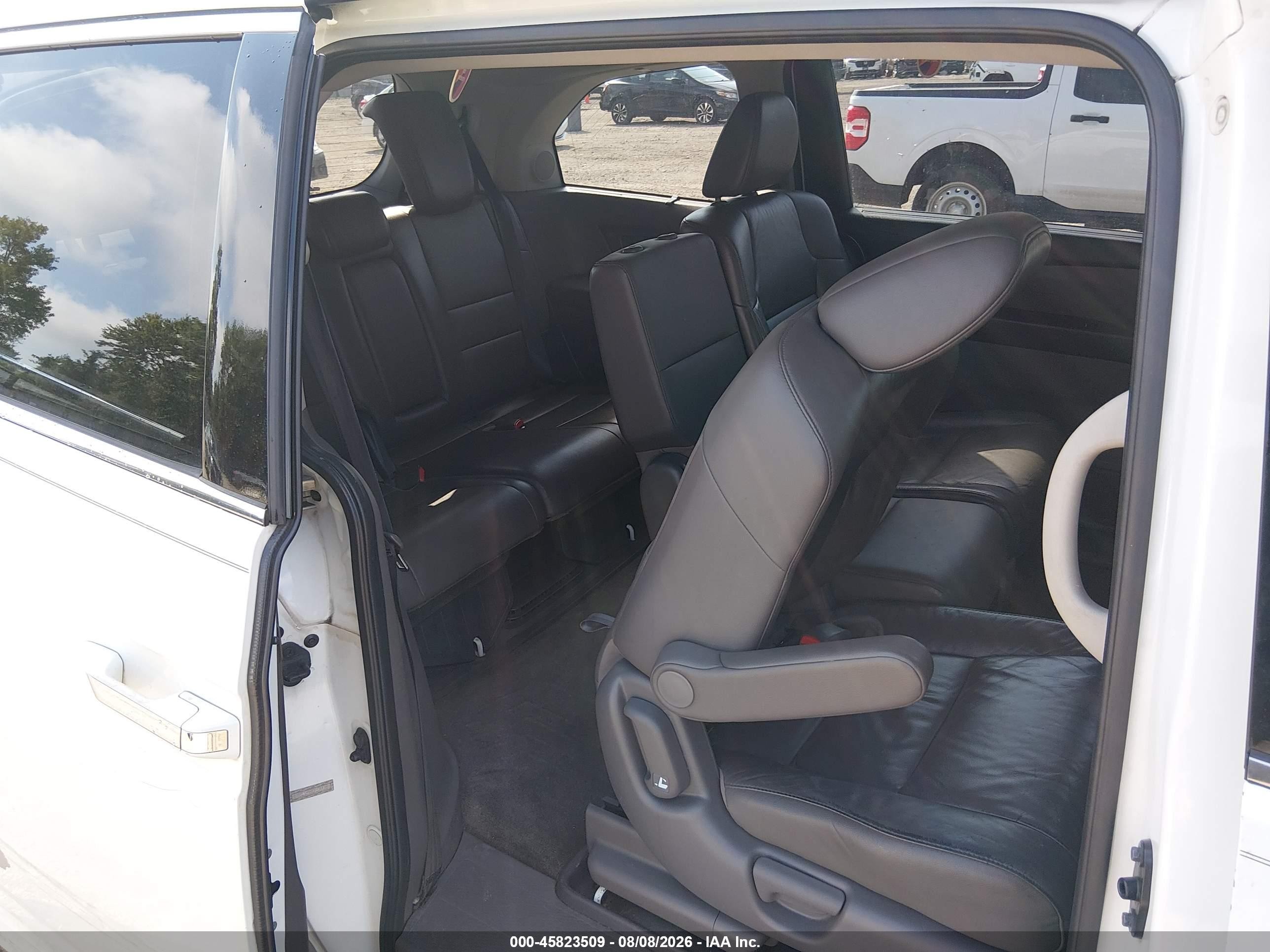 2012 Honda Odyssey Touring/touring Elite White vin: 5FNRL5H99CB034474