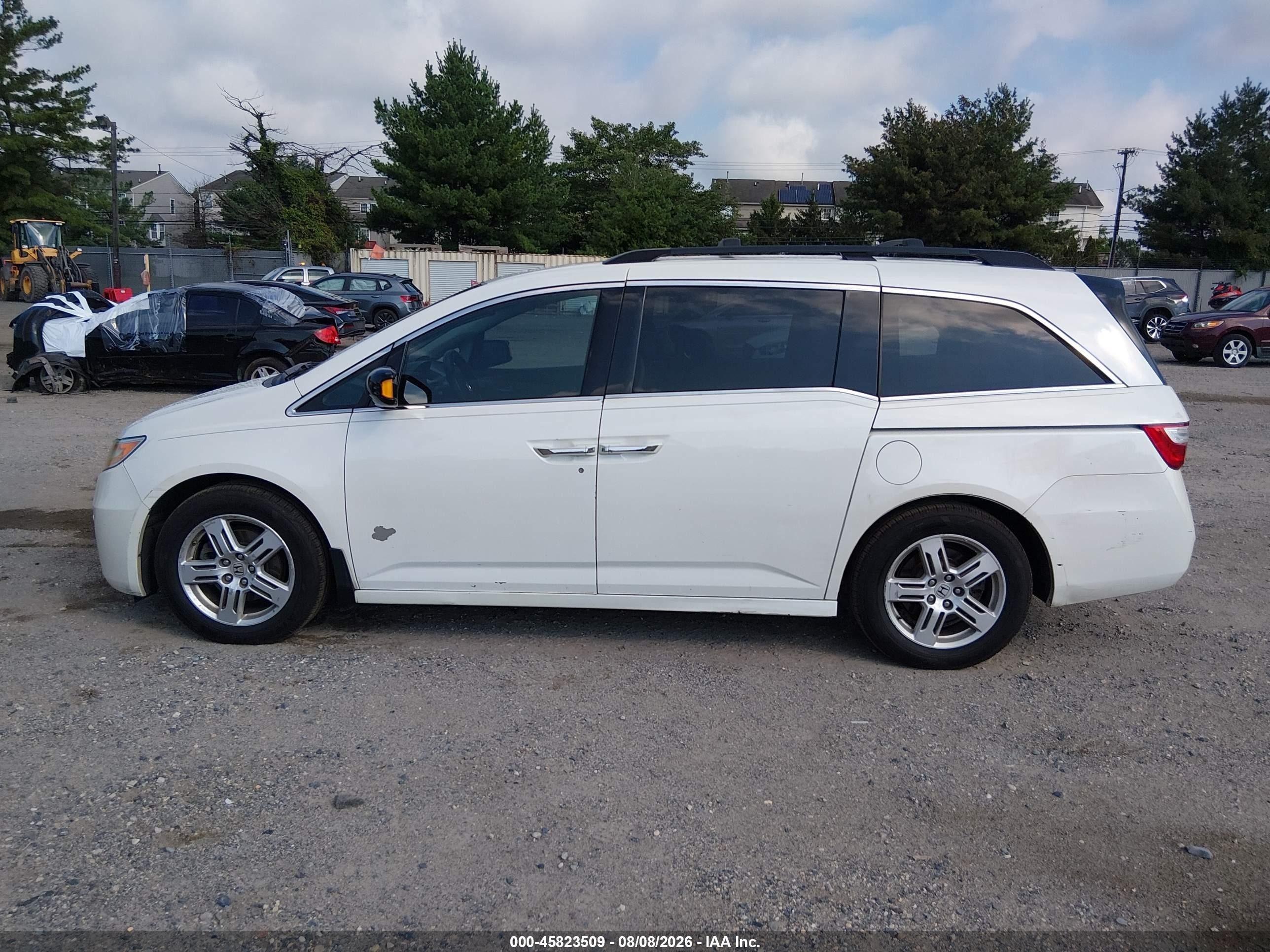 2012 Honda Odyssey Touring/touring Elite White vin: 5FNRL5H99CB034474