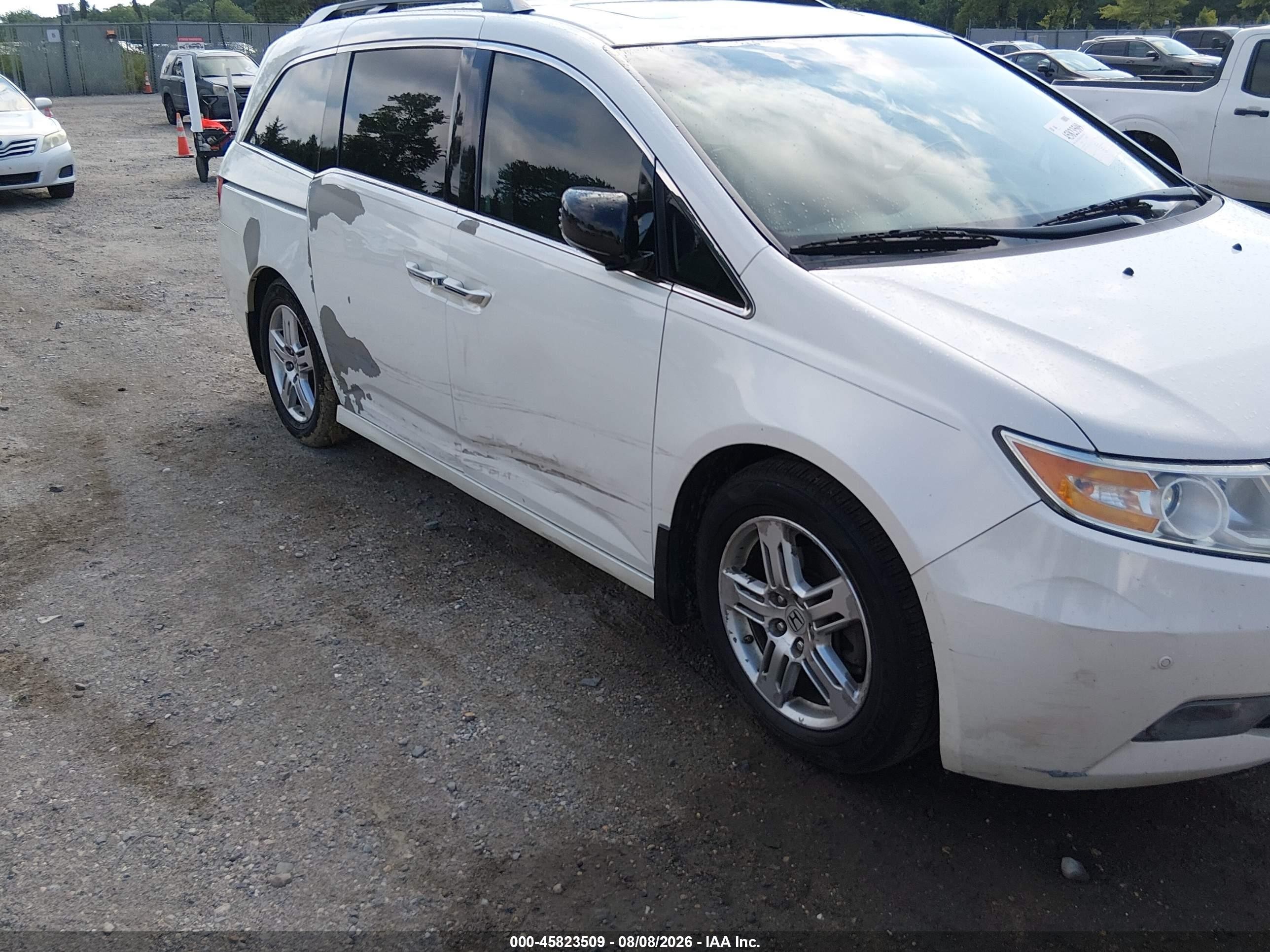 2012 Honda Odyssey Touring/touring Elite White vin: 5FNRL5H99CB034474