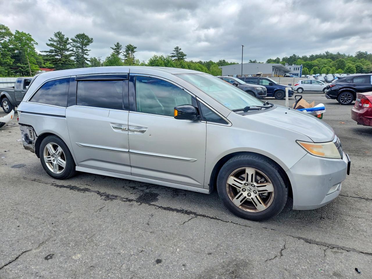 2012 Honda Odyssey Touring Silver vin: 5FNRL5H99CB037522