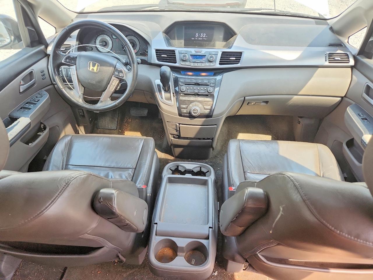 2012 Honda Odyssey Touring White vin: 5FNRL5H99CB064736