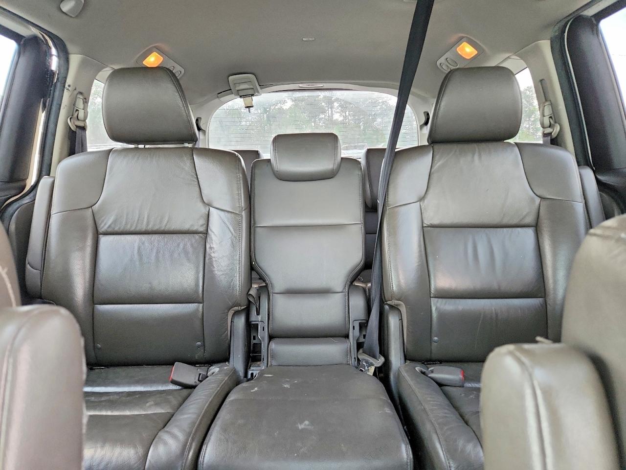 2012 Honda Odyssey Touring White vin: 5FNRL5H99CB064736