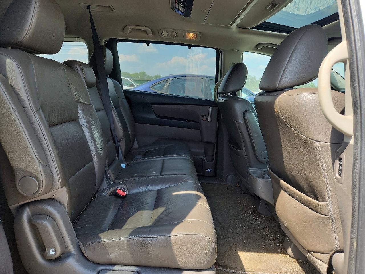 2012 Honda Odyssey Touring White vin: 5FNRL5H99CB064736