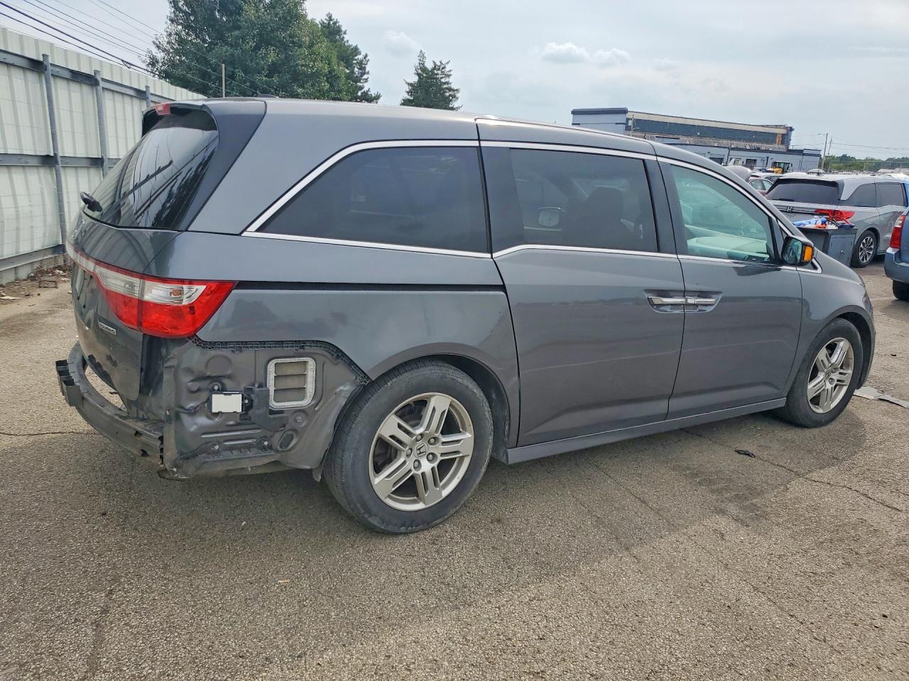 2012 Honda Odyssey Touring Gray vin: 5FNRL5H99CB080824