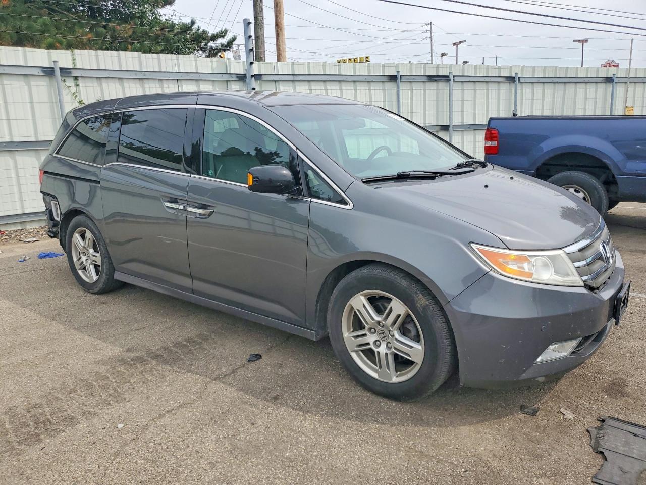 2012 Honda Odyssey Touring Gray vin: 5FNRL5H99CB080824