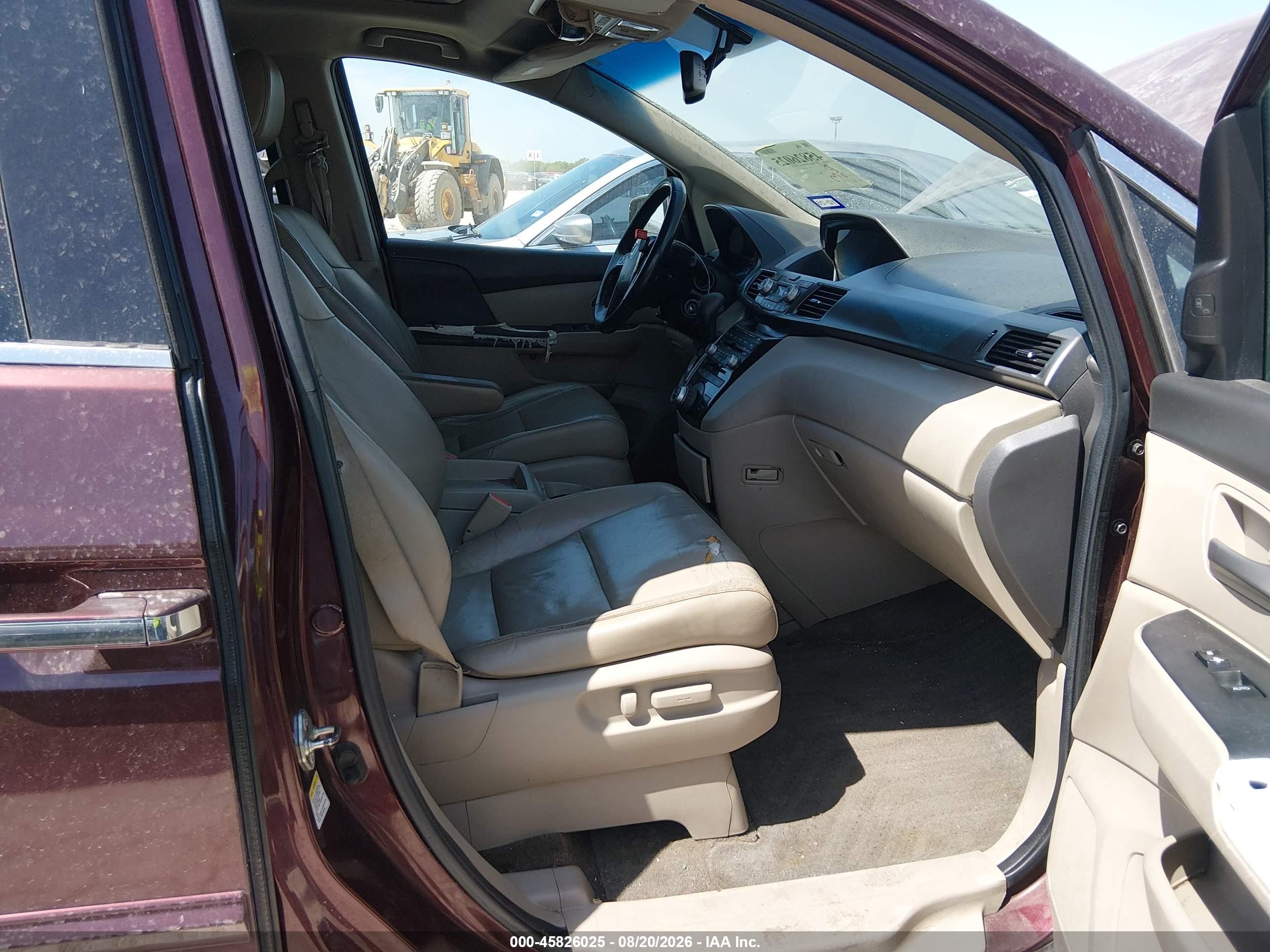 2012 Honda Odyssey Touring/touring Elite Burgundy vin: 5FNRL5H99CB104992