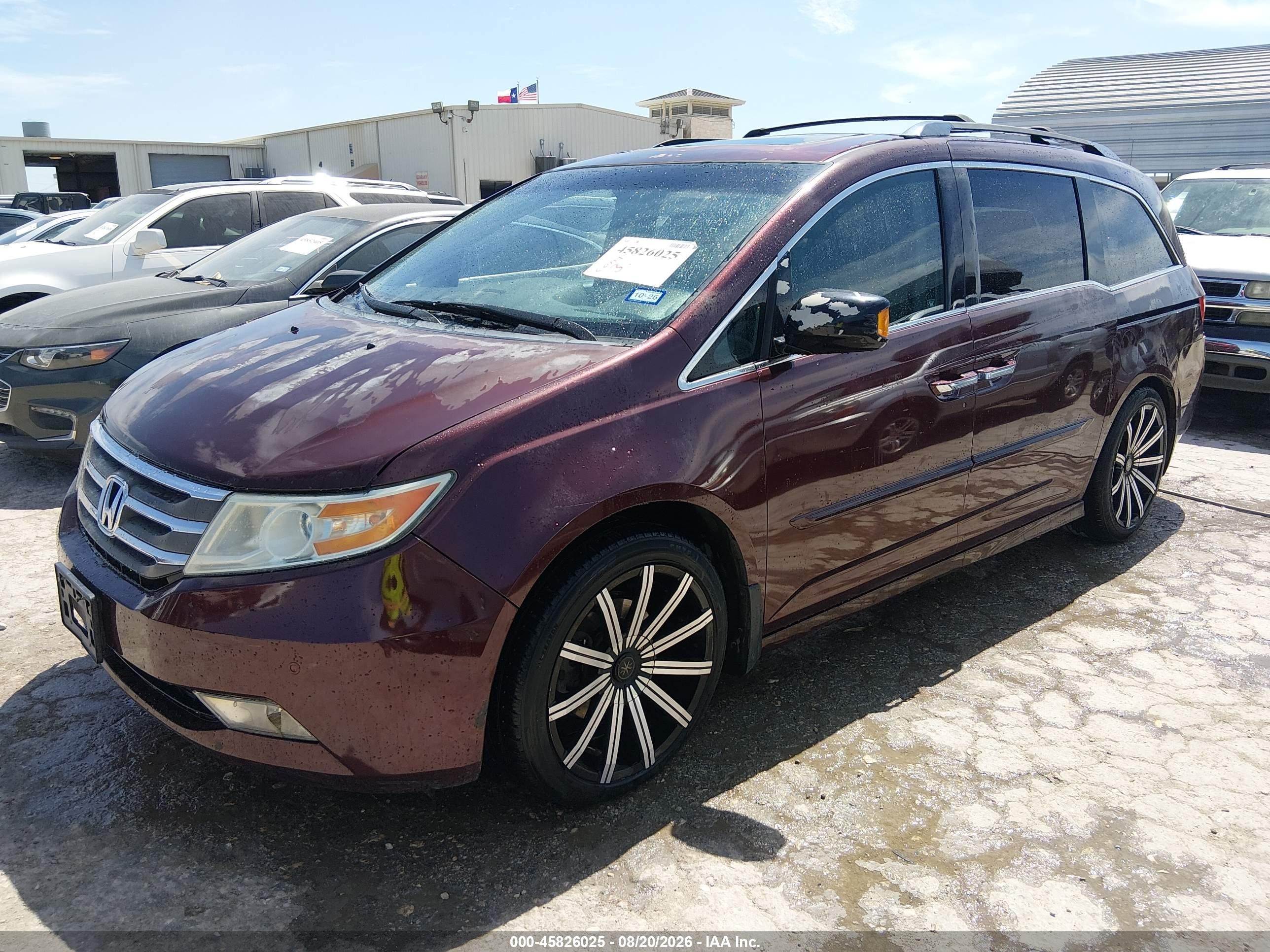 2012 Honda Odyssey Touring/touring Elite Burgundy vin: 5FNRL5H99CB104992