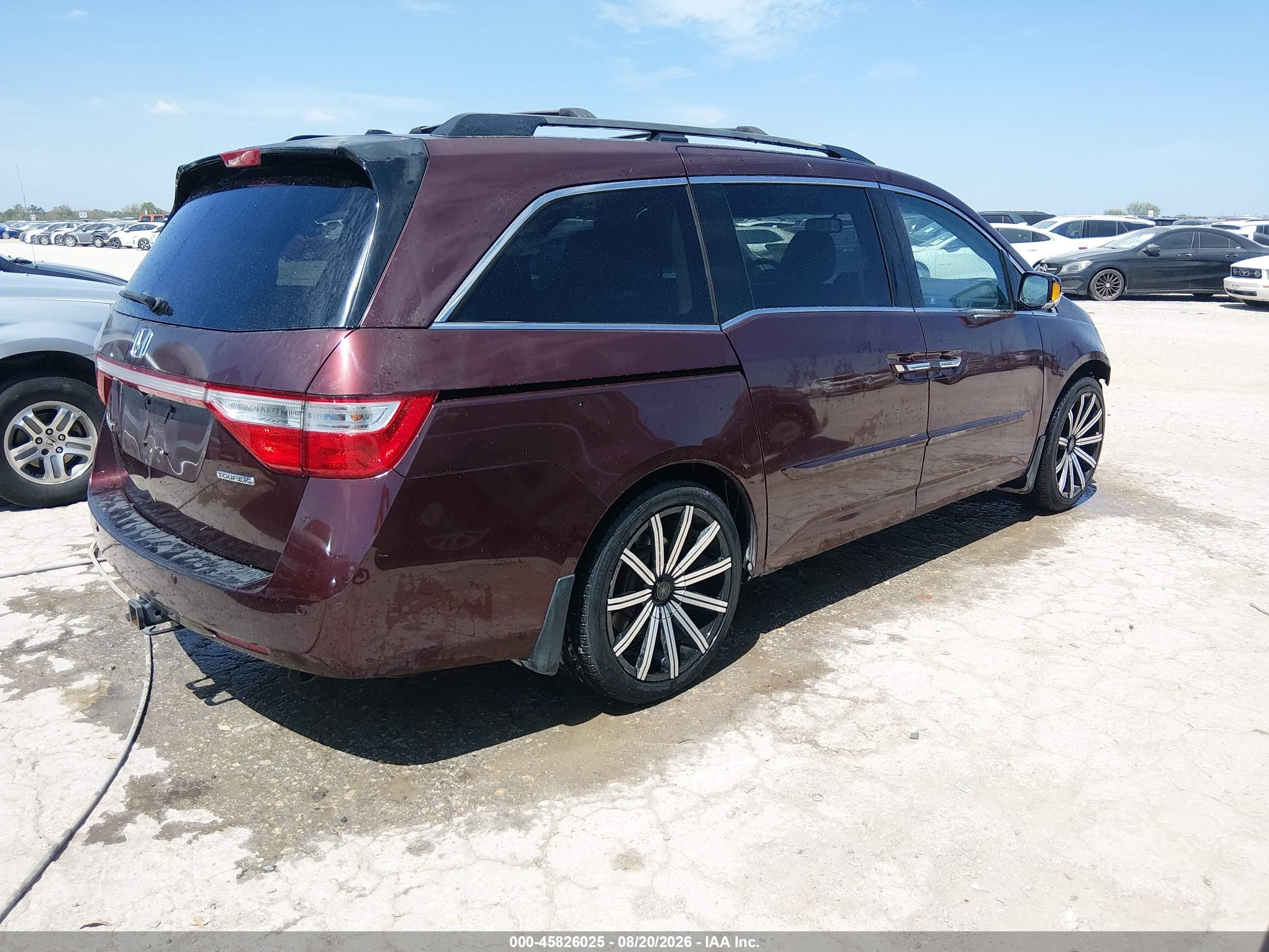 2012 Honda Odyssey Touring/touring Elite Burgundy vin: 5FNRL5H99CB104992