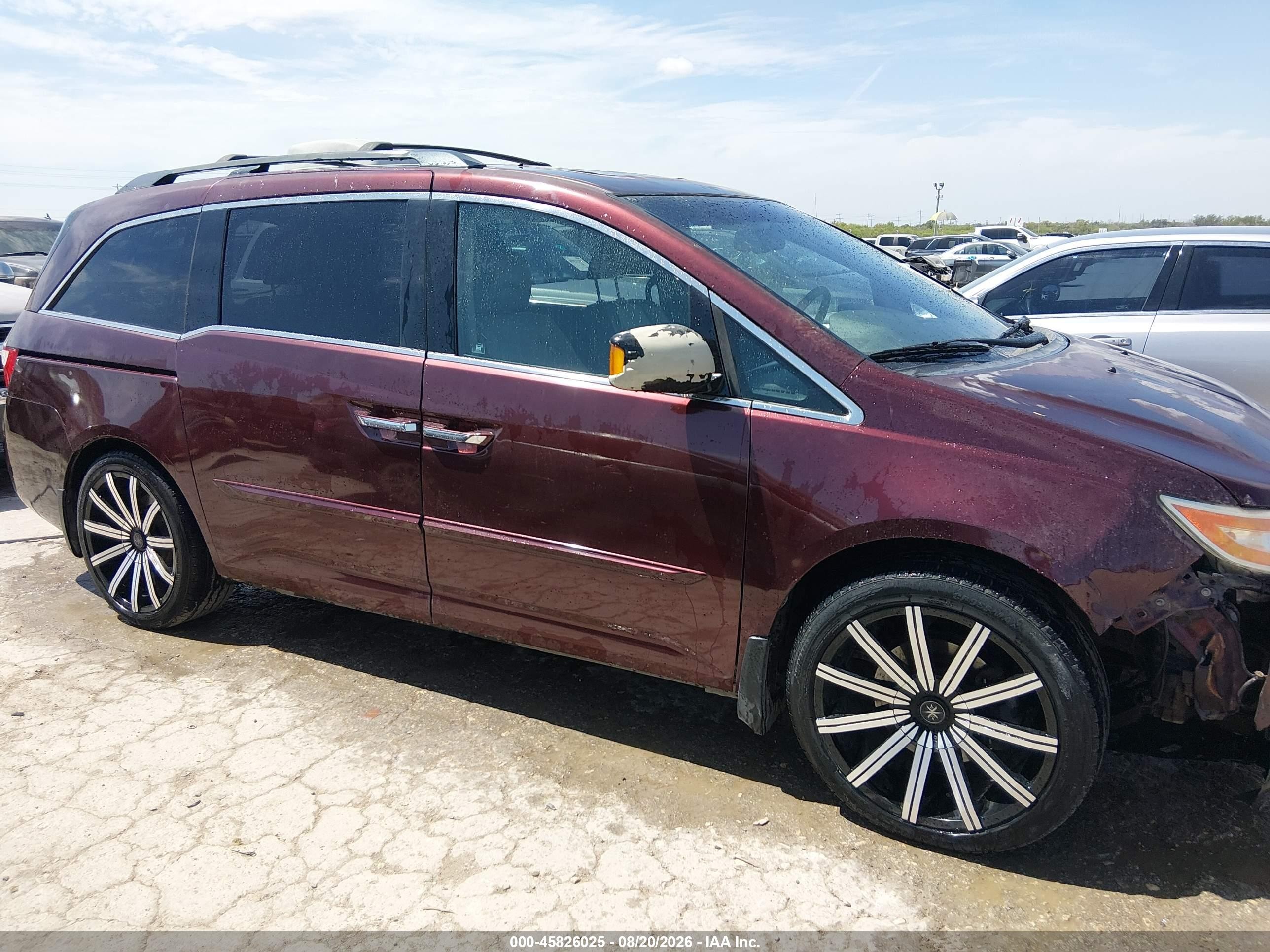 2012 Honda Odyssey Touring/touring Elite Burgundy vin: 5FNRL5H99CB104992