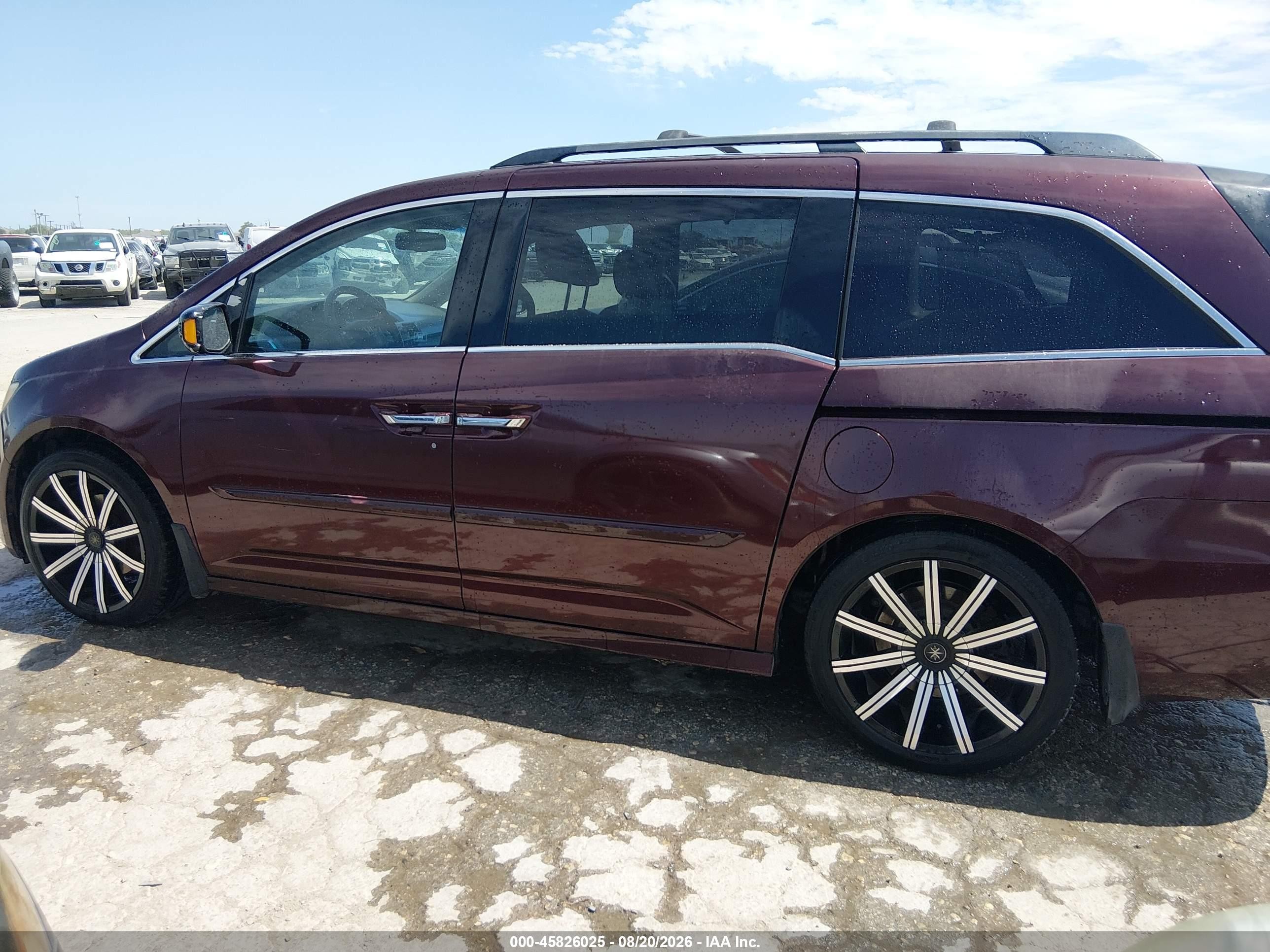 2012 Honda Odyssey Touring/touring Elite Burgundy vin: 5FNRL5H99CB104992